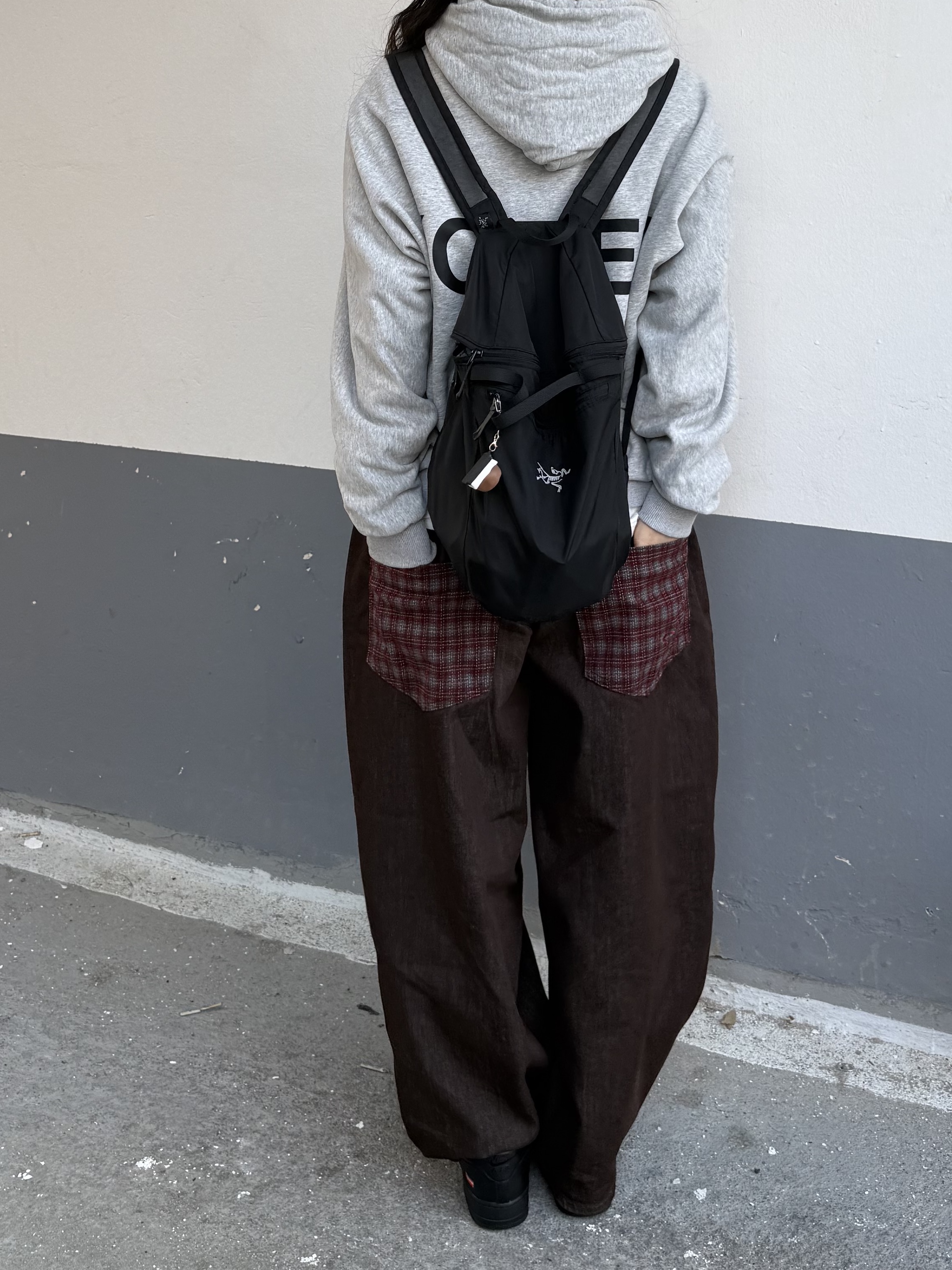Nike x Supreme Air Force 1 Low Black, Arc'teryx Heliad 15 Backpack Black 착용 스타일 - 3