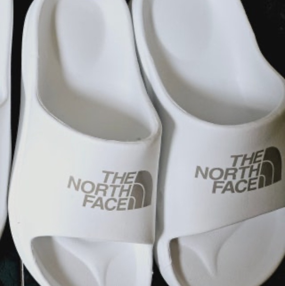 The North Face White Label Camper's Slide White 착용 스타일