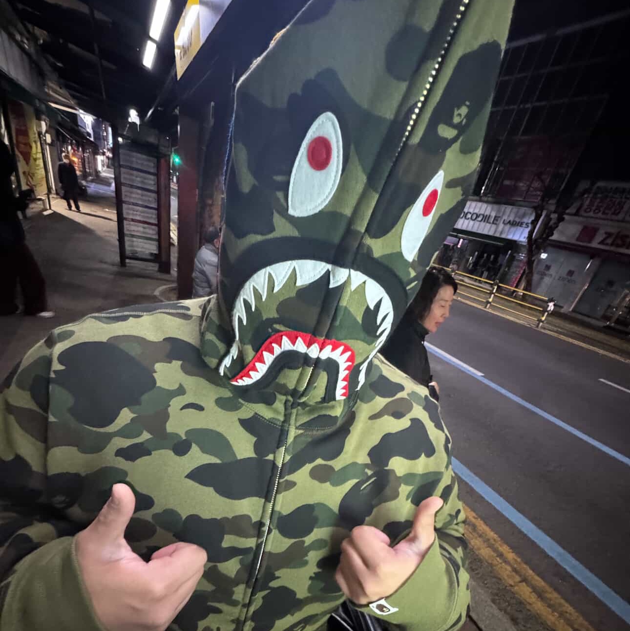 BAPE 1st Camo Shark Full Zip Hoodie Army Green 착용 스타일