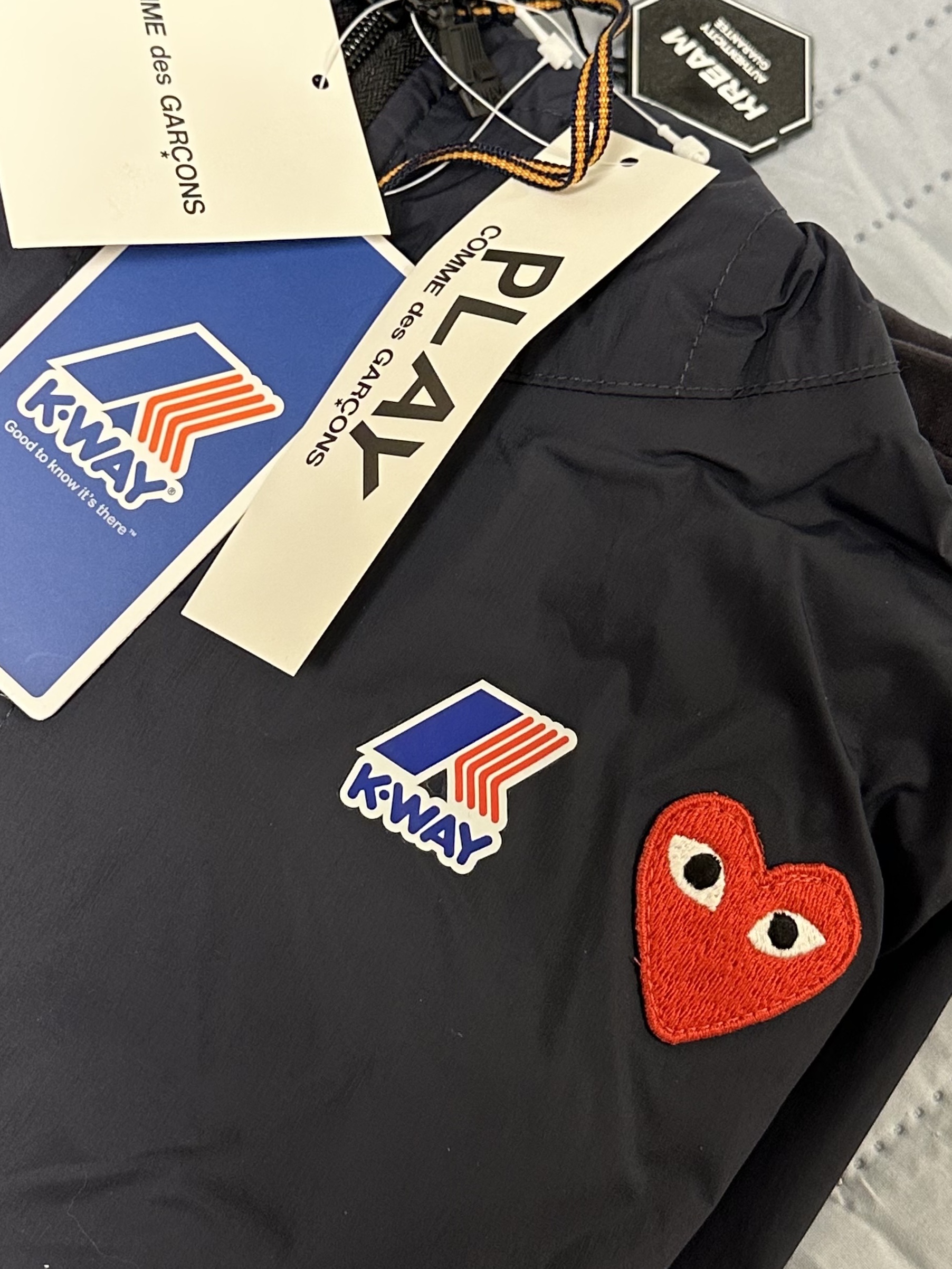 Play Comme des Garcons x K-Way Full Zip Jacket Navy 착용 스타일 - 2