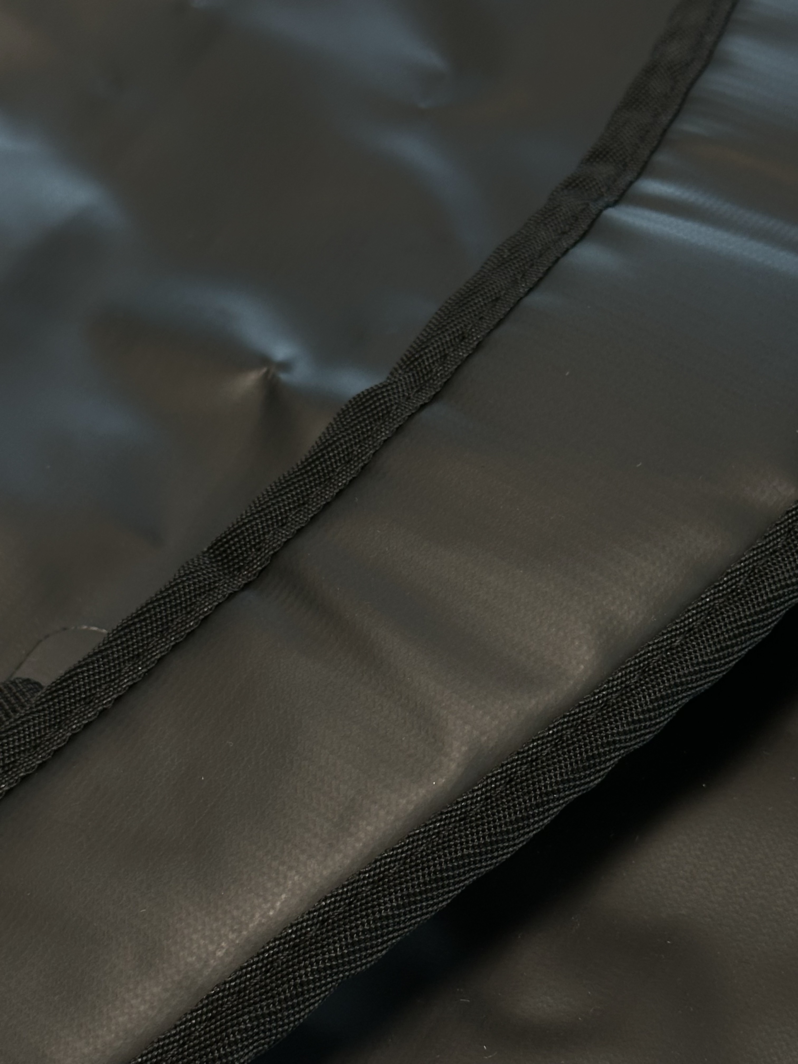 Yeezy BP-01 Black 착용 스타일 - 3