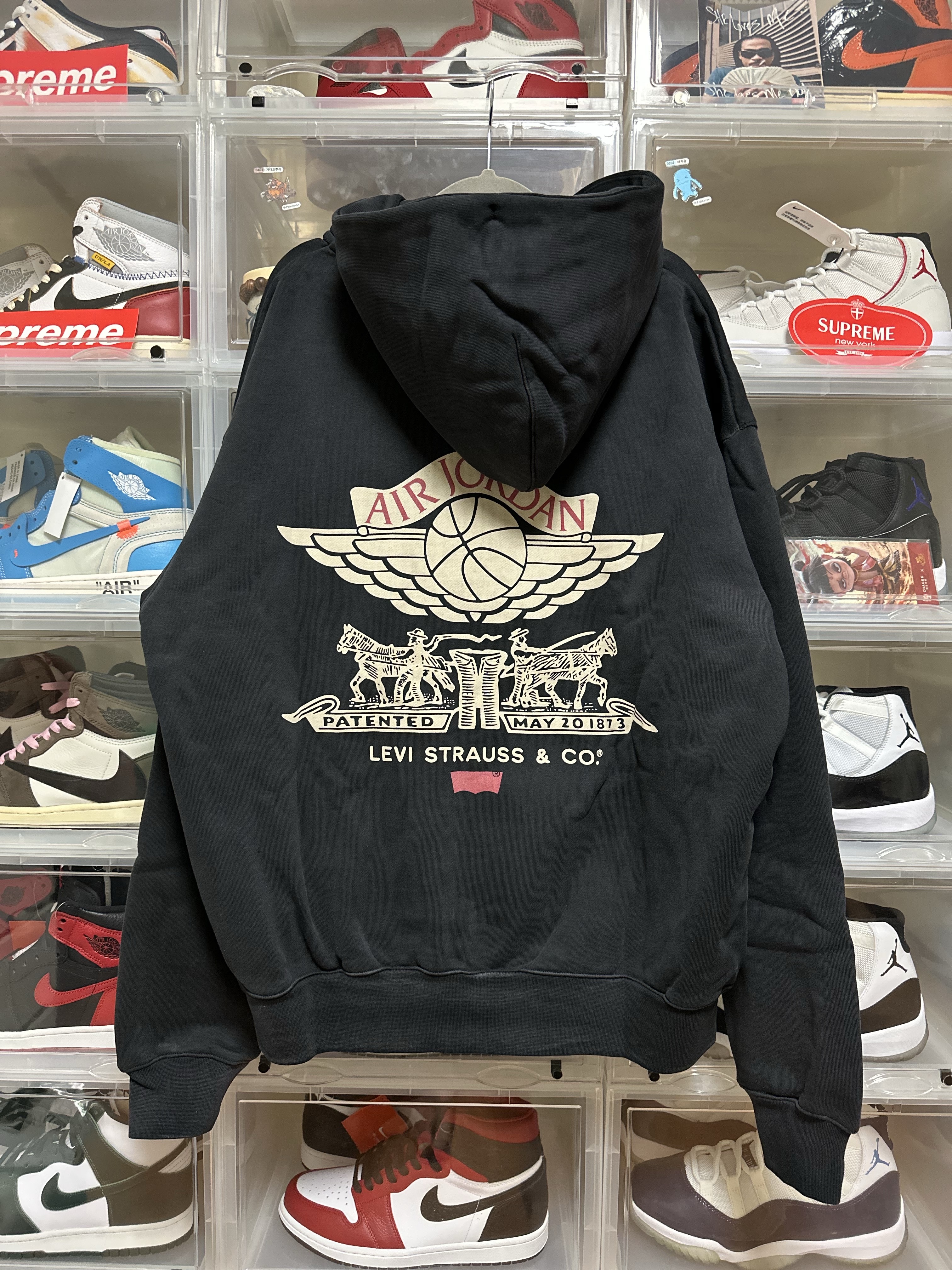 Jordan x Levi's Full Zip Hoodie Black (IM6734-010) 착용 스타일