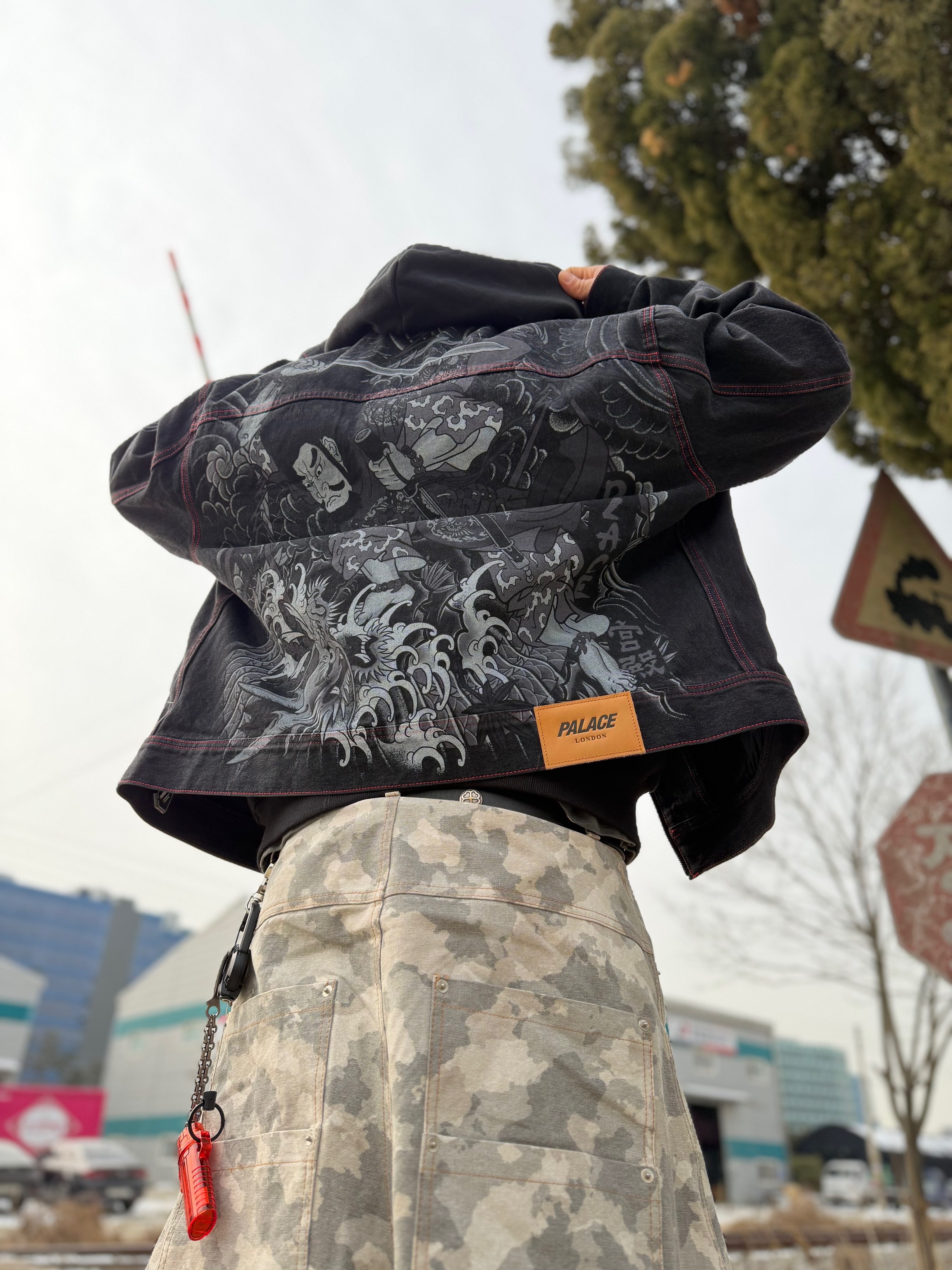 Palace Susanoo Denim Jacket Black - 25FW, Balenciaga Cargo Sneakers Beige Grey Red 착용 스타일 - 7