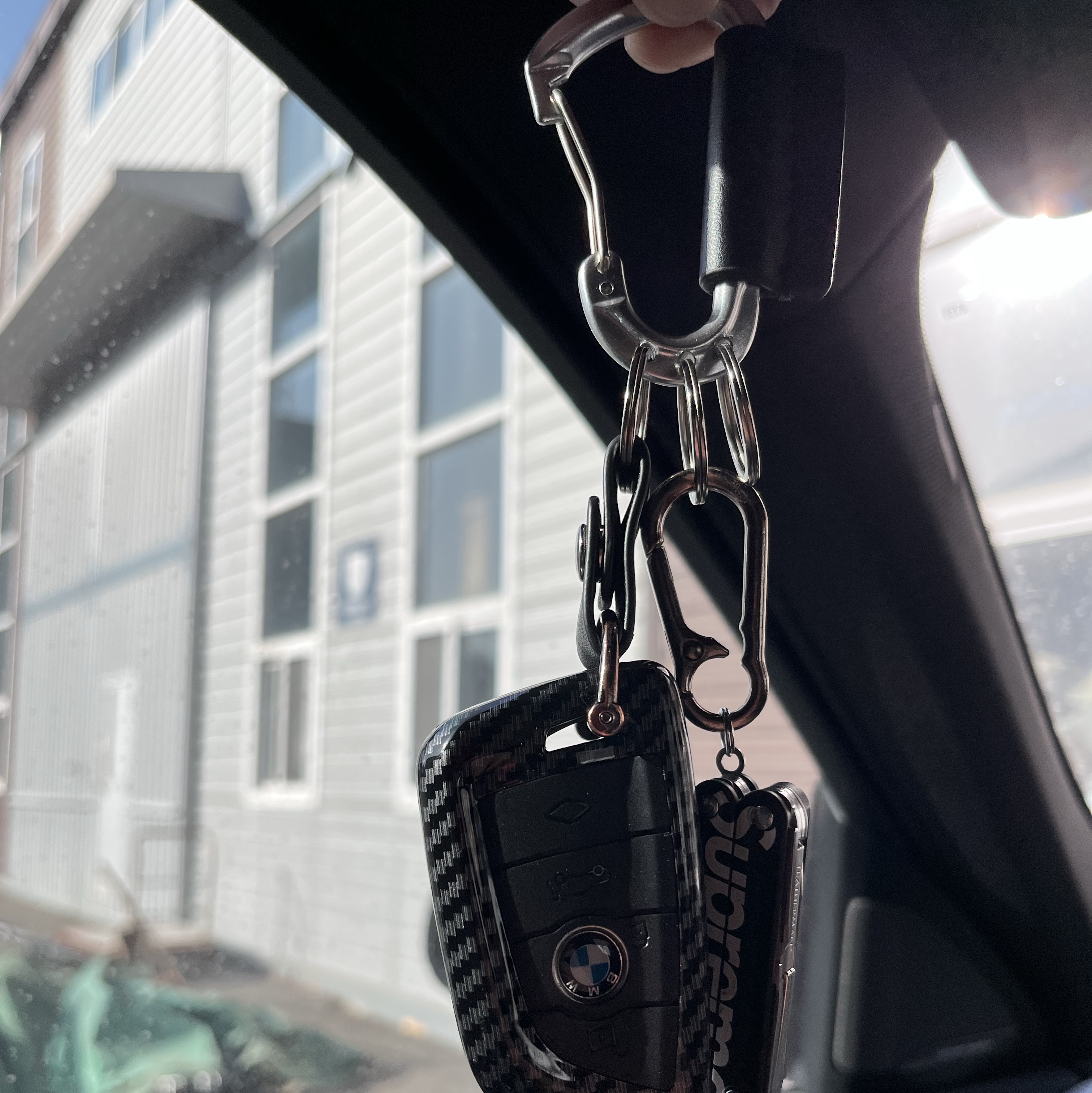 Millo Archive Cade Multi Carabiner Silver 착용 스타일