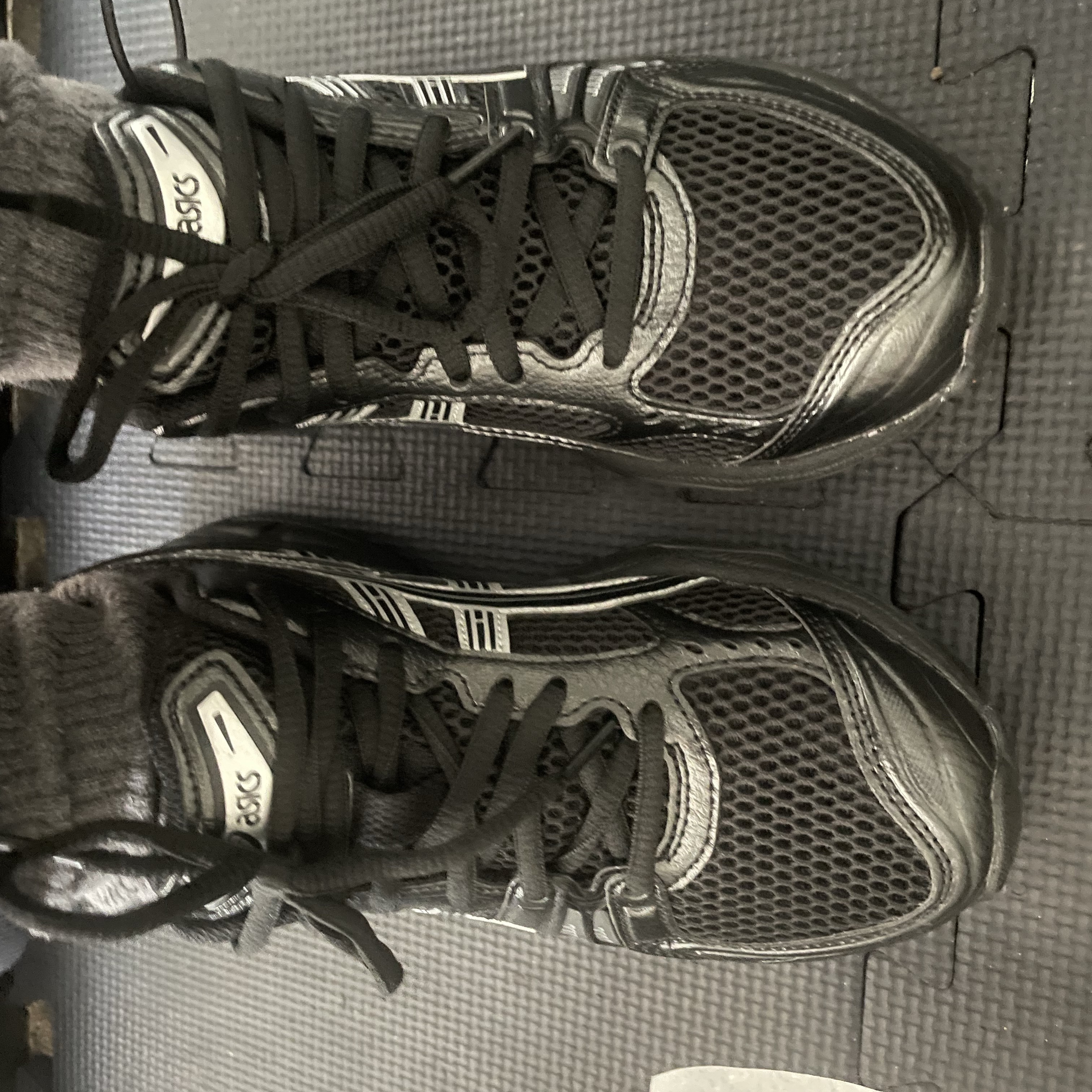 Asics Gel-Kayano 14 Black Pure Silver 착용 스타일