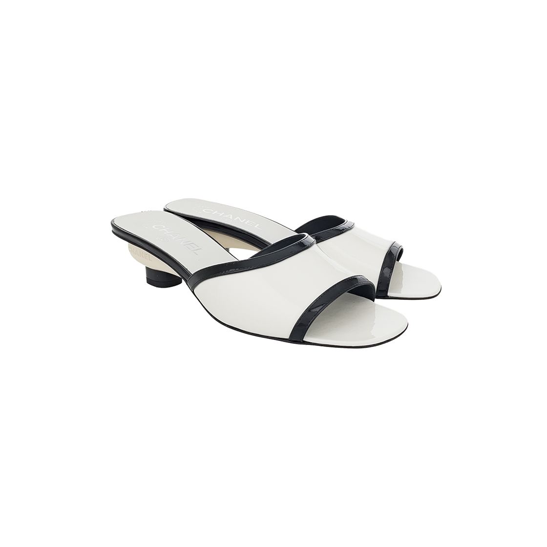 ITBUCJDPLOAN Chanel 24C Patent Mules 37 White/Black