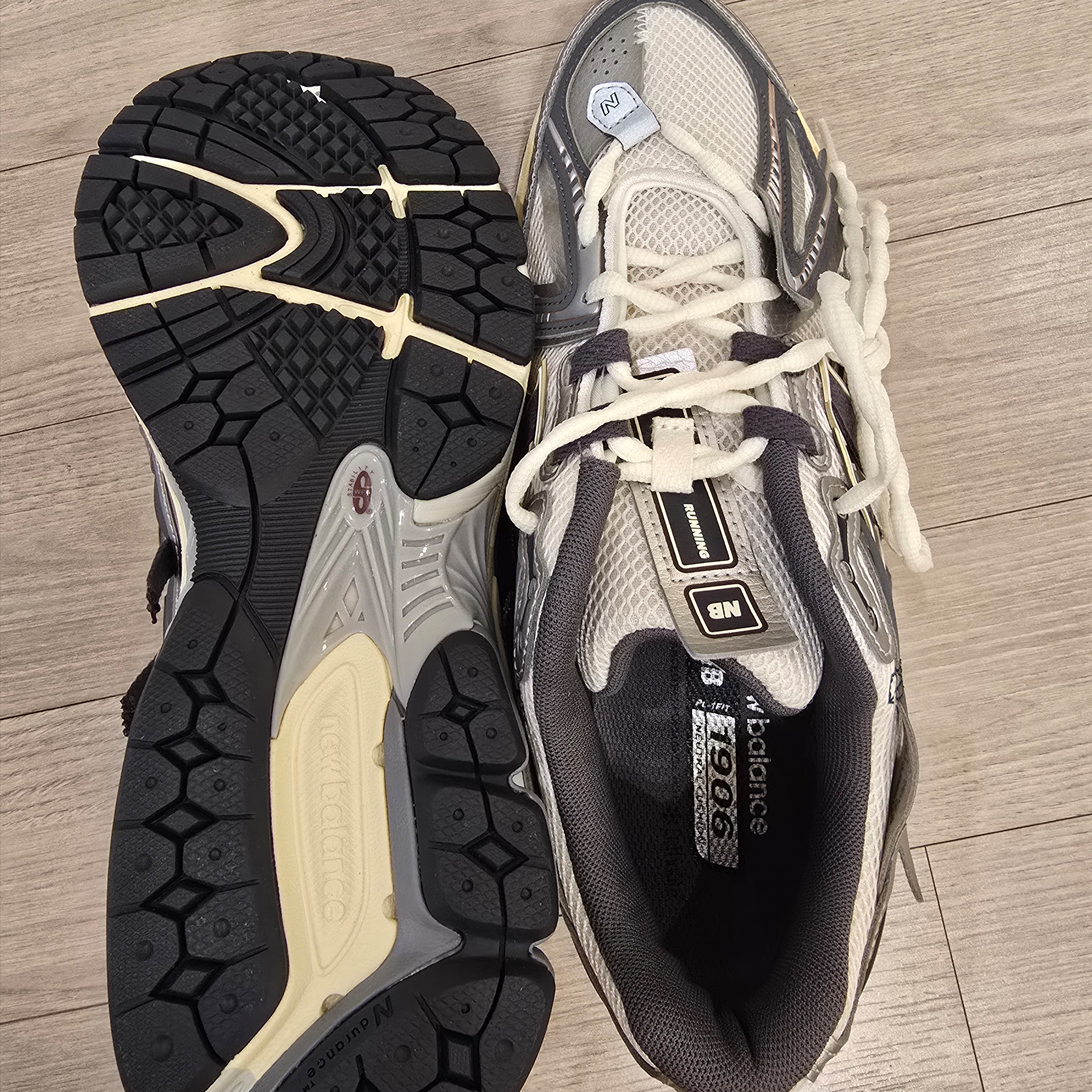 New Balance 1906A Silver Metallic Castlerock 착용 스타일 - 3