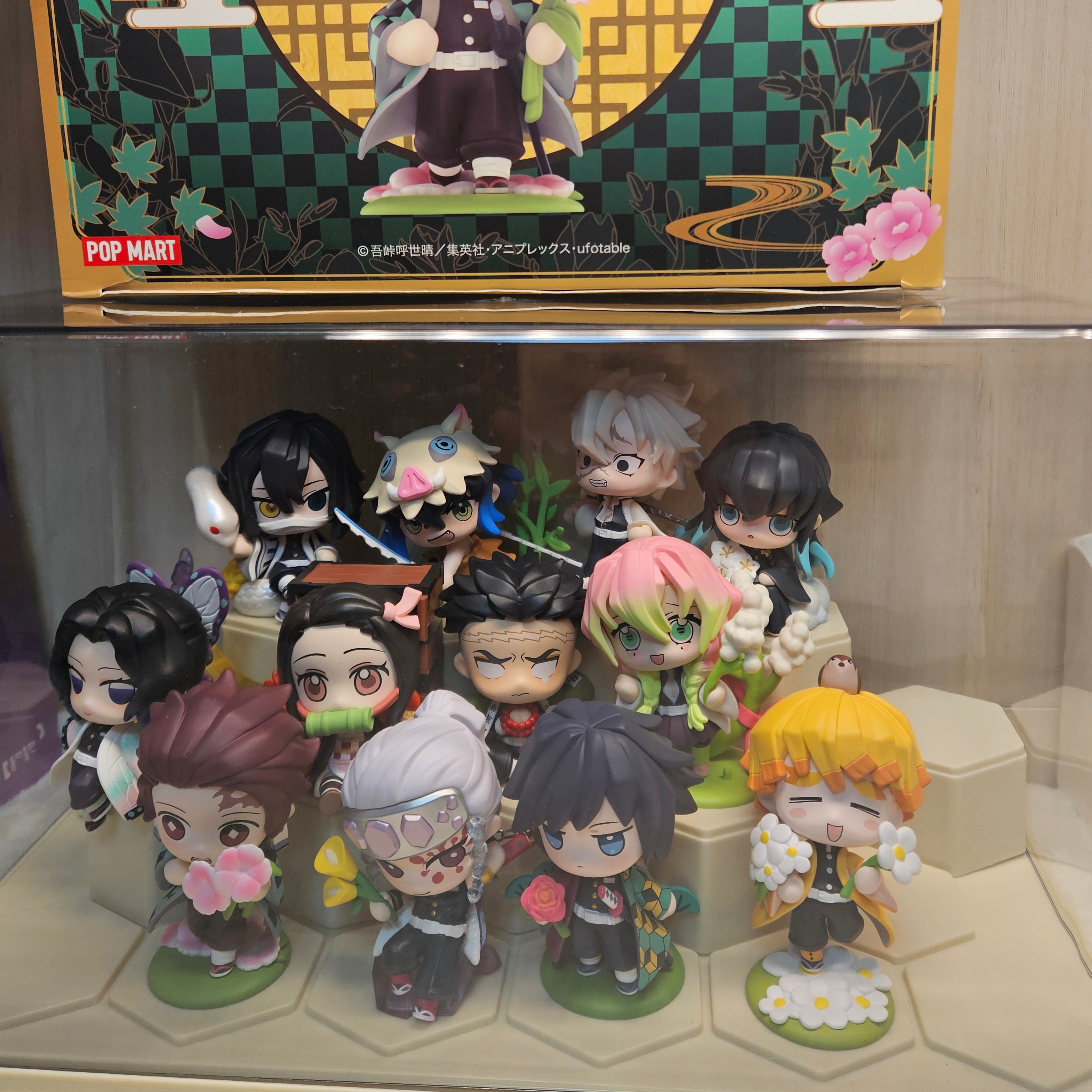 Pop Mart Demon Slayer Kimetsu no Yaiba Birth Flower Series Sealed Case (12 Blind Boxes) 착용 스타일