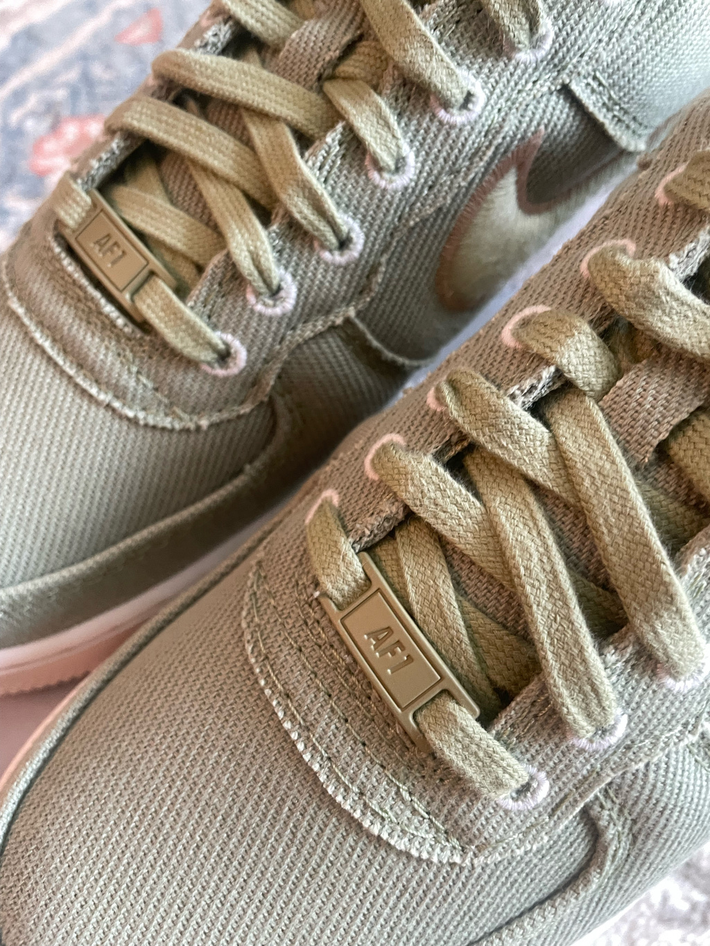 Nike Air Force 1 Low Canvas Dusty Olive Olive Aura 착용 스타일 - 4