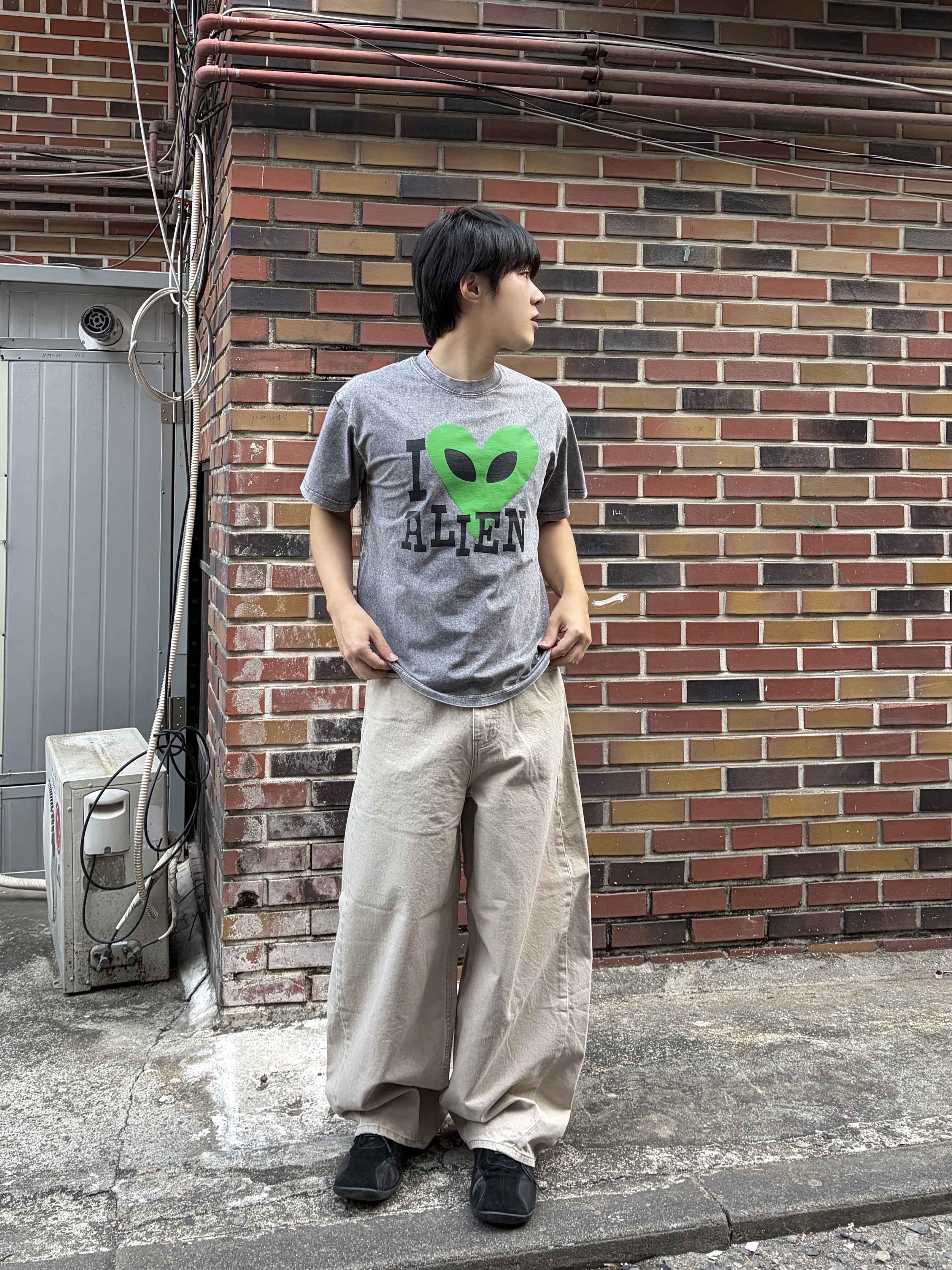 noun Wide Curved Denim Pants Sand Beige, Pemont Square Black 착용 스타일 - 2