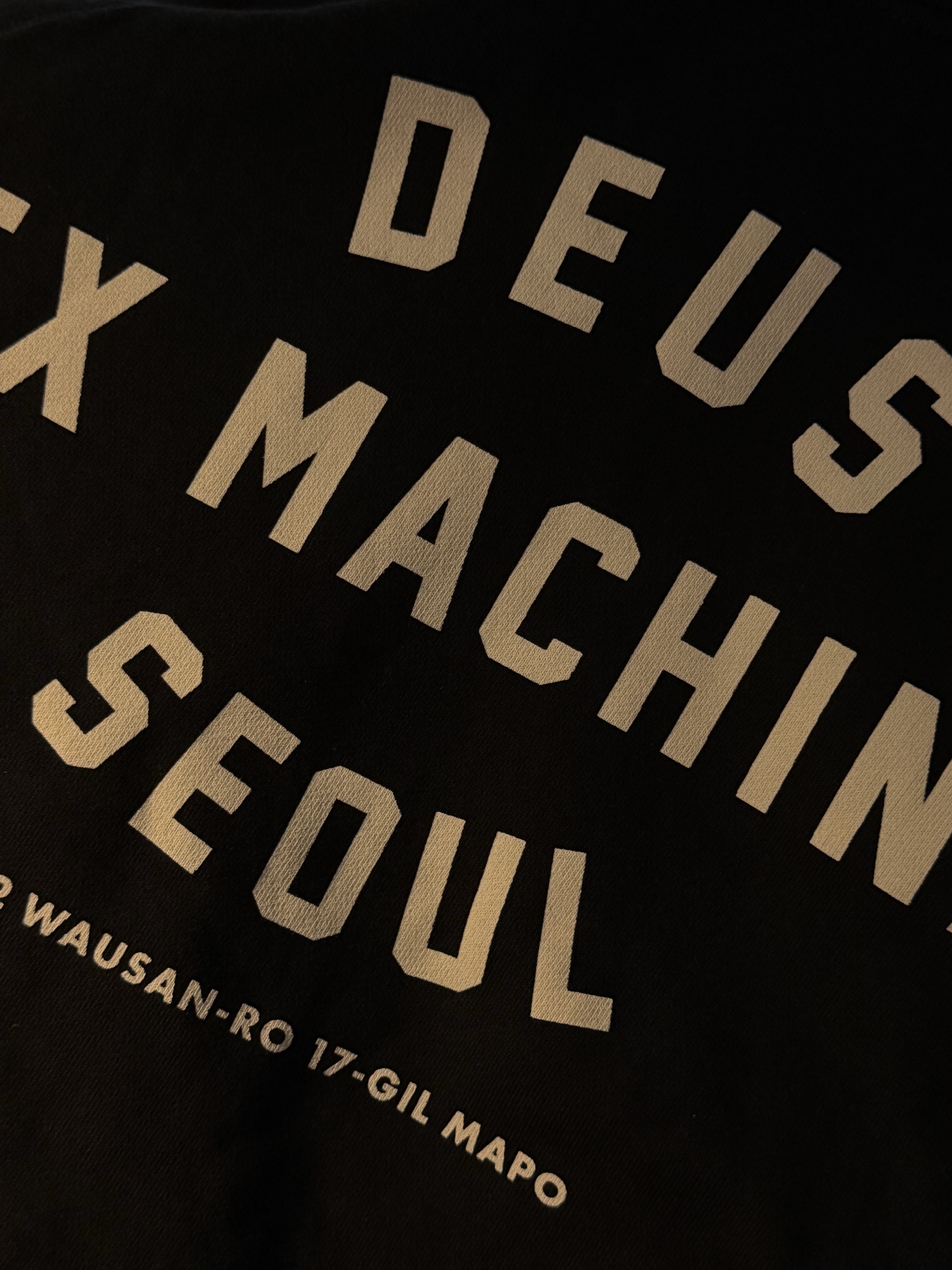 Deus Ex Machina Seoul College Address Hoodie Black 착용 스타일