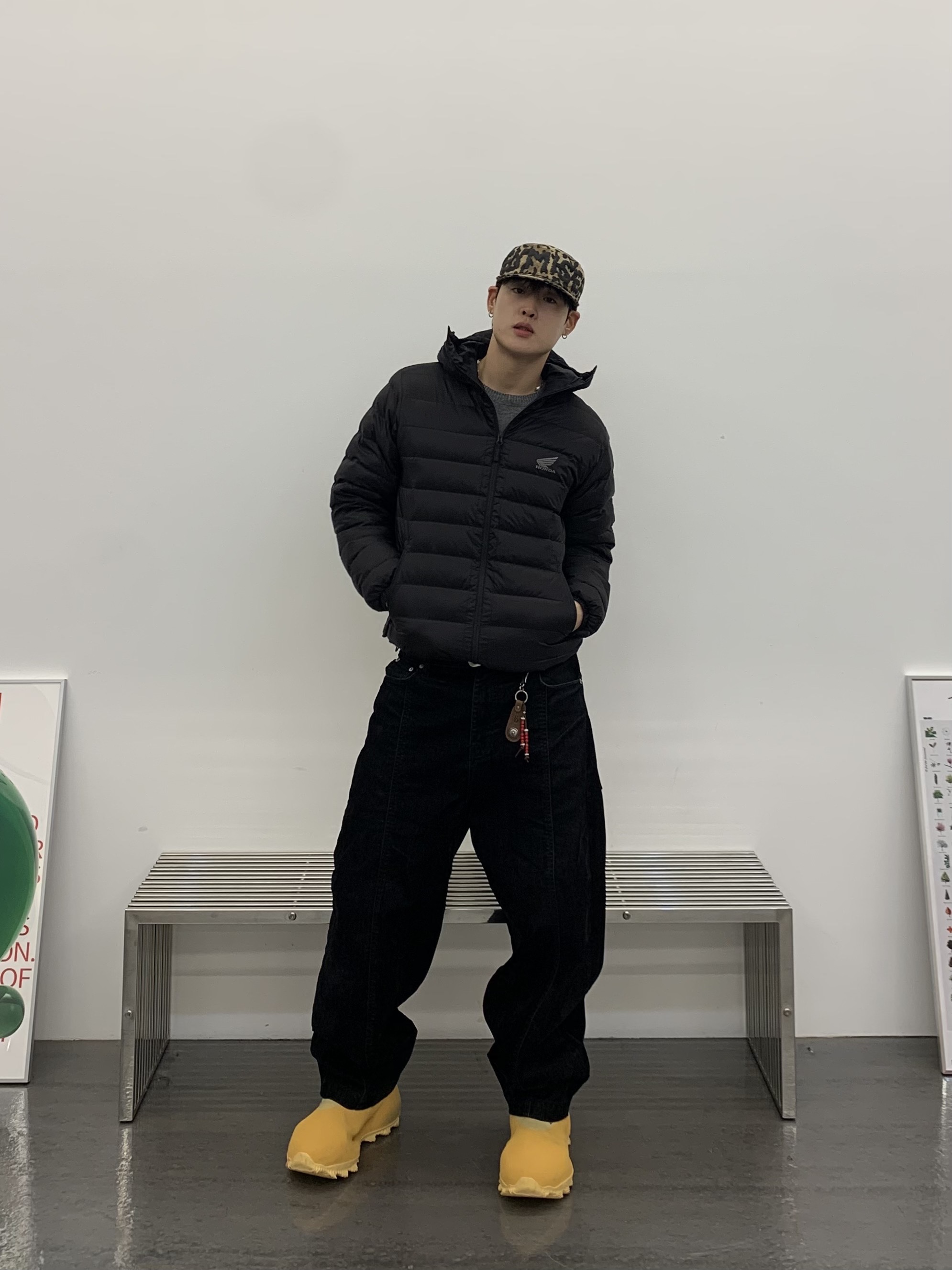 adidas Yeezy Knit RNR Boot Sulfur, Honda H-Tech Storm Shield Parka Black 착용 스타일 - 1