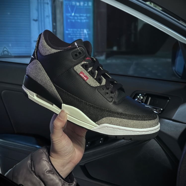 Jordan 3 x Levi’s Black and White 착용 스타일