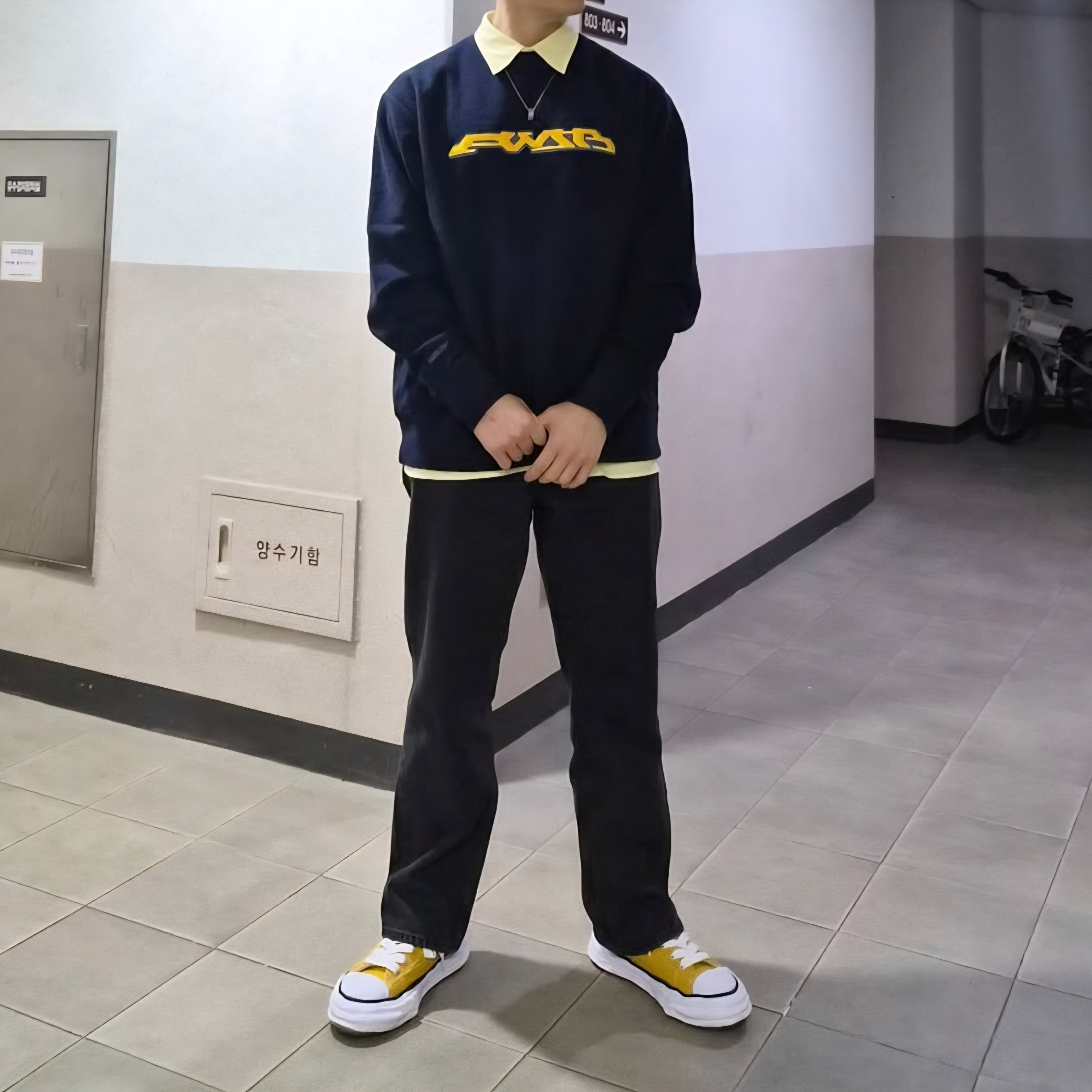 Maison Mihara Yasuhiro Peterson23 OG Sole Canvas Low-top Sneakers Yellow, Uniqlo x JW Anderson Straight Jeans Gray - JP 착용 스타일 - 2