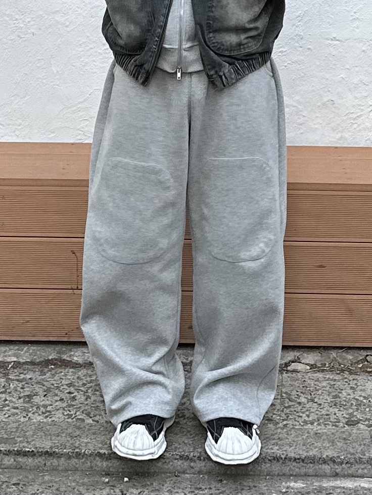 Maison Mihara Yasuhiro Blakey OG Sole Canvas Low-top Sneakers Black White, Maison Mihara Yasuhiro Blakey OG Sole Leather Low-top Sneakers Black 착용 스타일 - 4