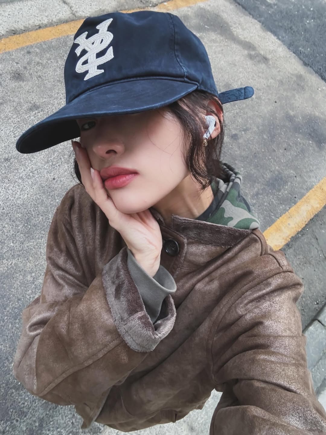 [예약 배송] Sunday Ceremony Sy Logo 5 Panel Cotton Cap - Navy 착용 스타일 - 1