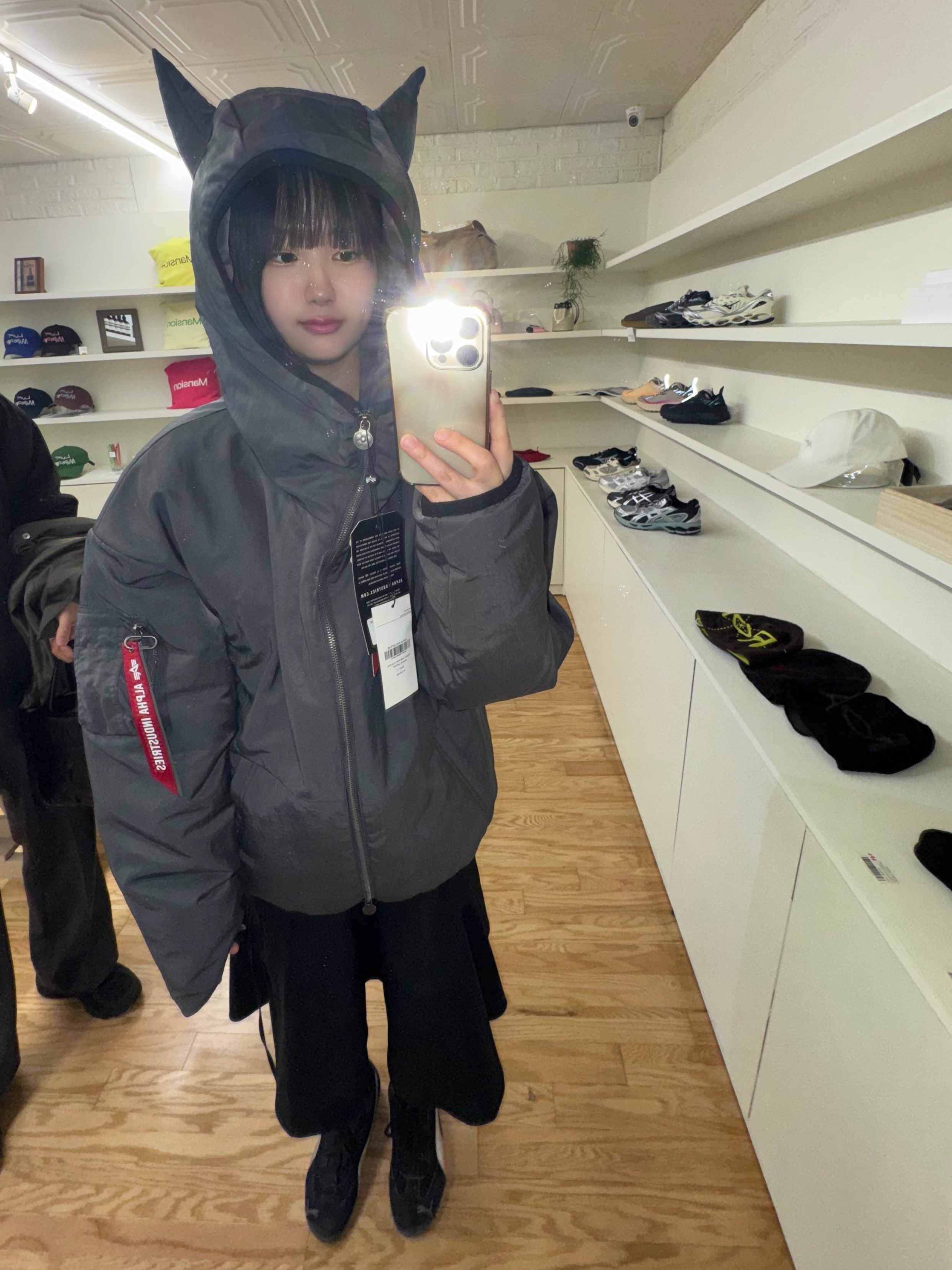 Vandy The Pink x Alpha Industries Animal Jacket Grey, Puma x Open Yy Speedcat Black Shadow Gray 착용 스타일