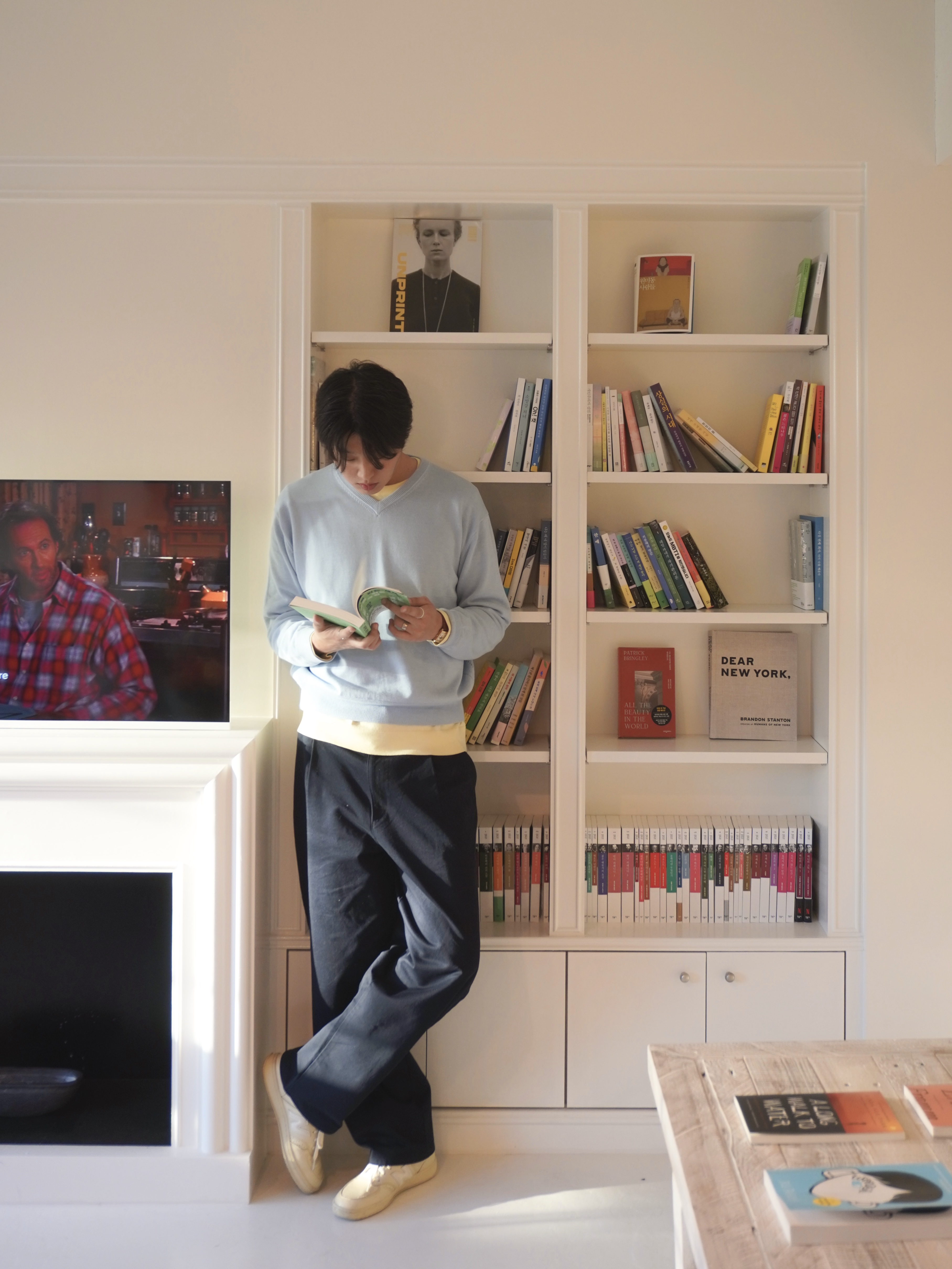 Noun Crop V Neck Knit Sky Blue, New Balance T500 Sea Salt White 착용 스타일 - 1