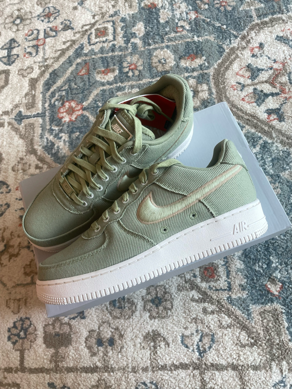 Nike Air Force 1 Low Canvas Dusty Olive Olive Aura 착용 스타일 - 1