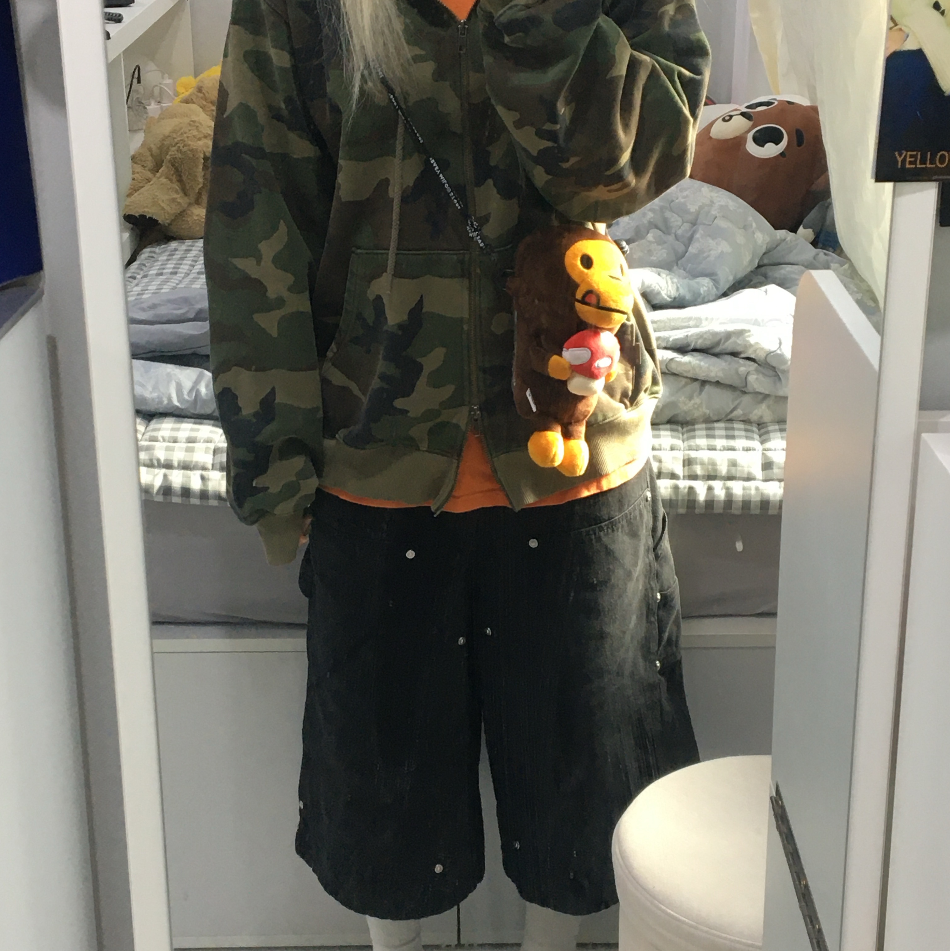 BAPE Baby Milo Plush Mobile Bag Brown, Stussy Raglan Thermal LS Crew Orange 착용 스타일