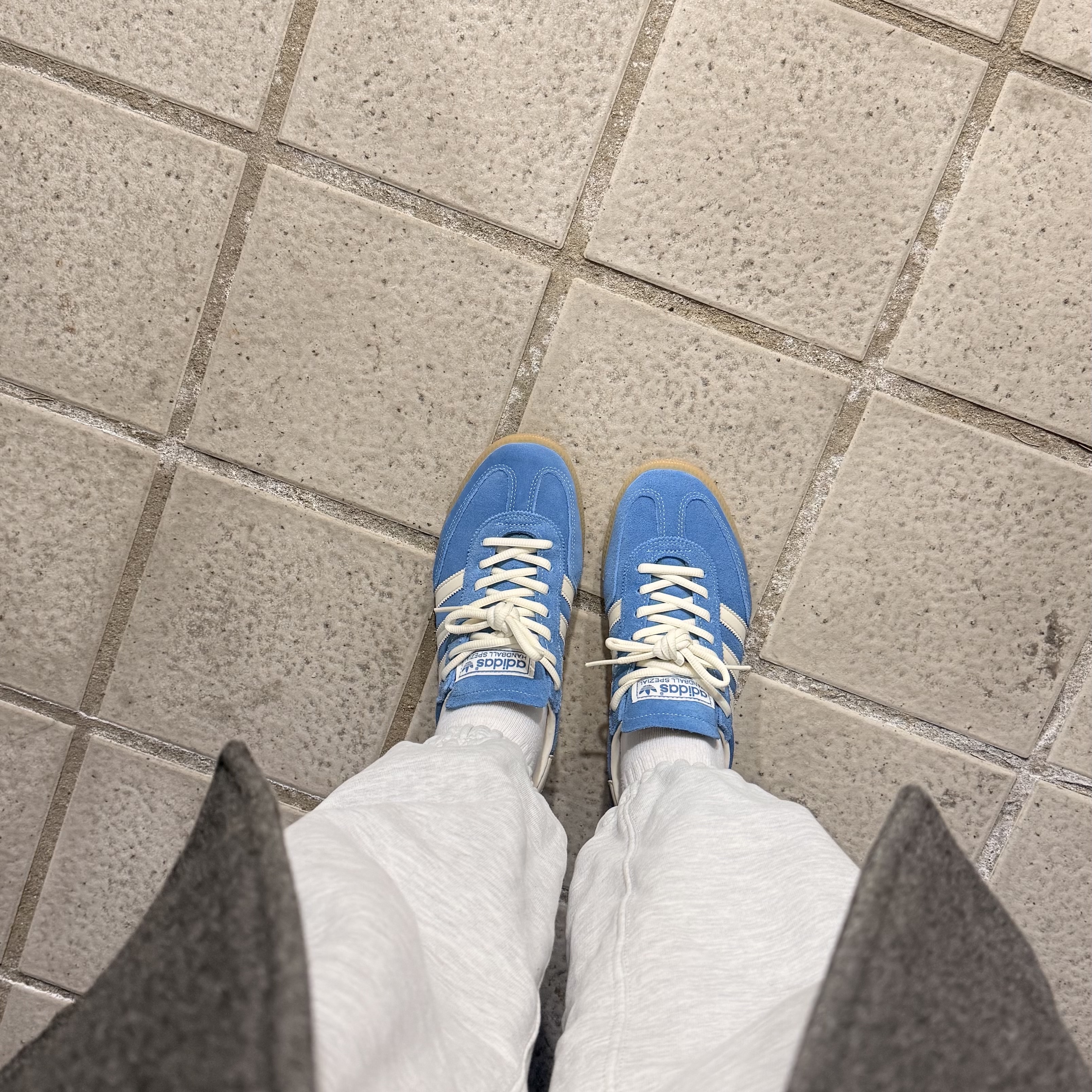 Adidas Spezial Handball Core Blue Cream White 착용 스타일 - 2