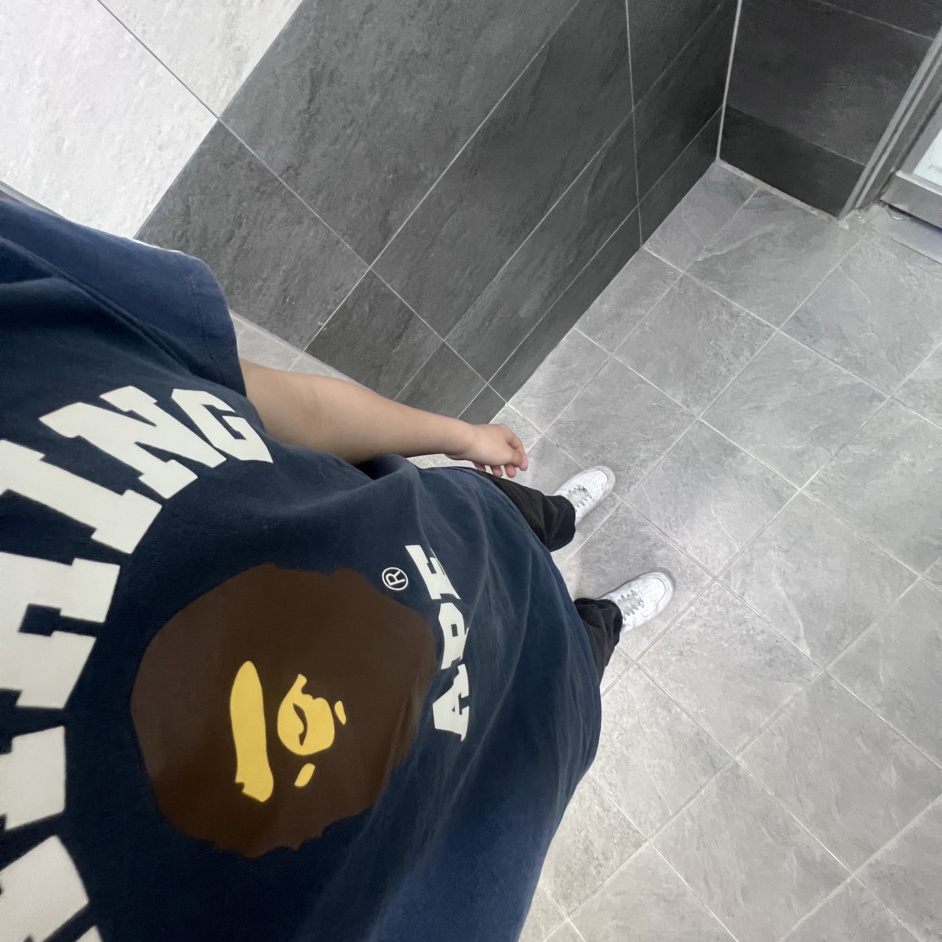 BAPE College T-Shirt Navy 착용 스타일