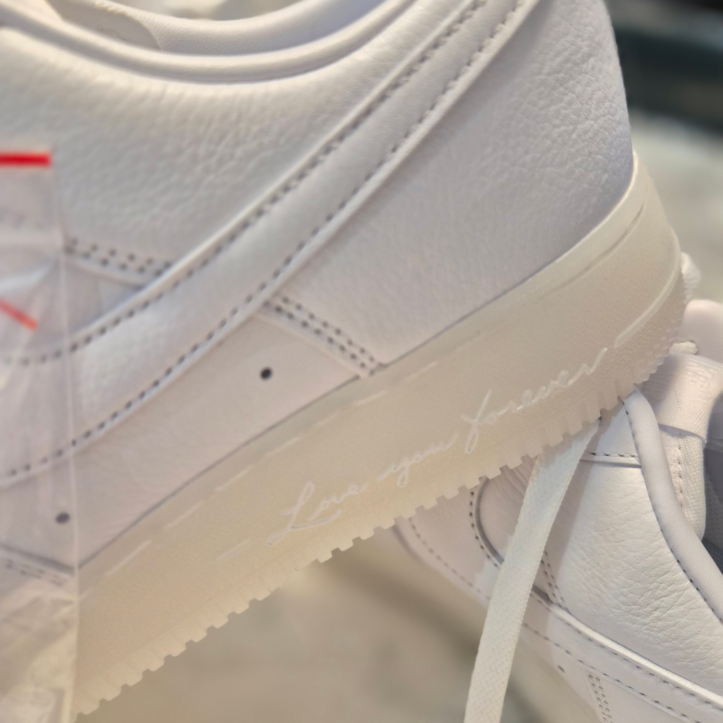 Nike x Drake Nocta Air Force 1 Low SP Certified Lover Boy White Cobalt Tint 착용 스타일 - 3