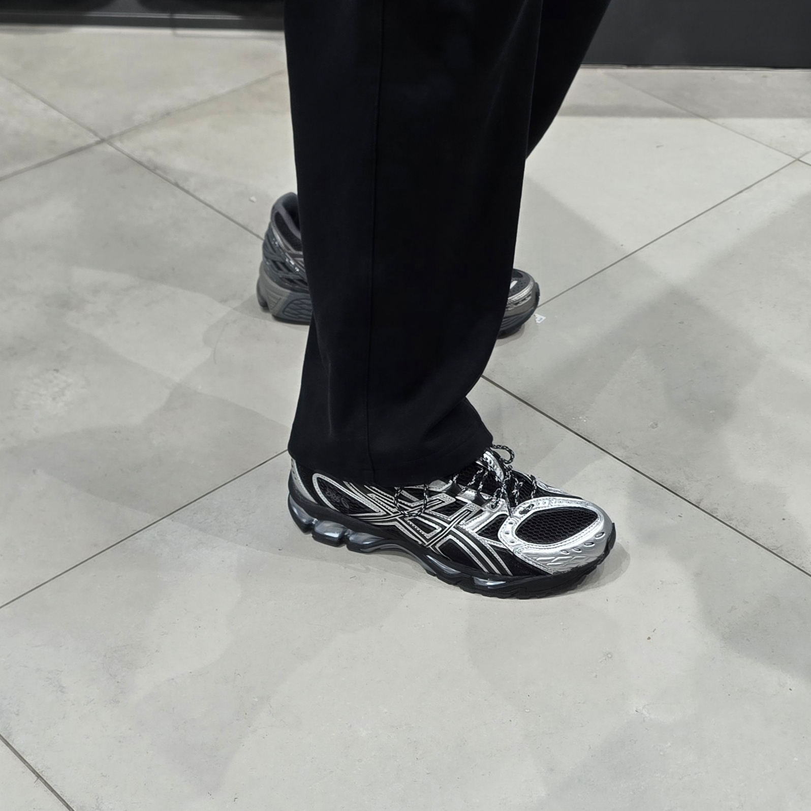Asics Gel-Nimbus 10.1 Black Pure Silver - Korea Exclusive 착용 스타일