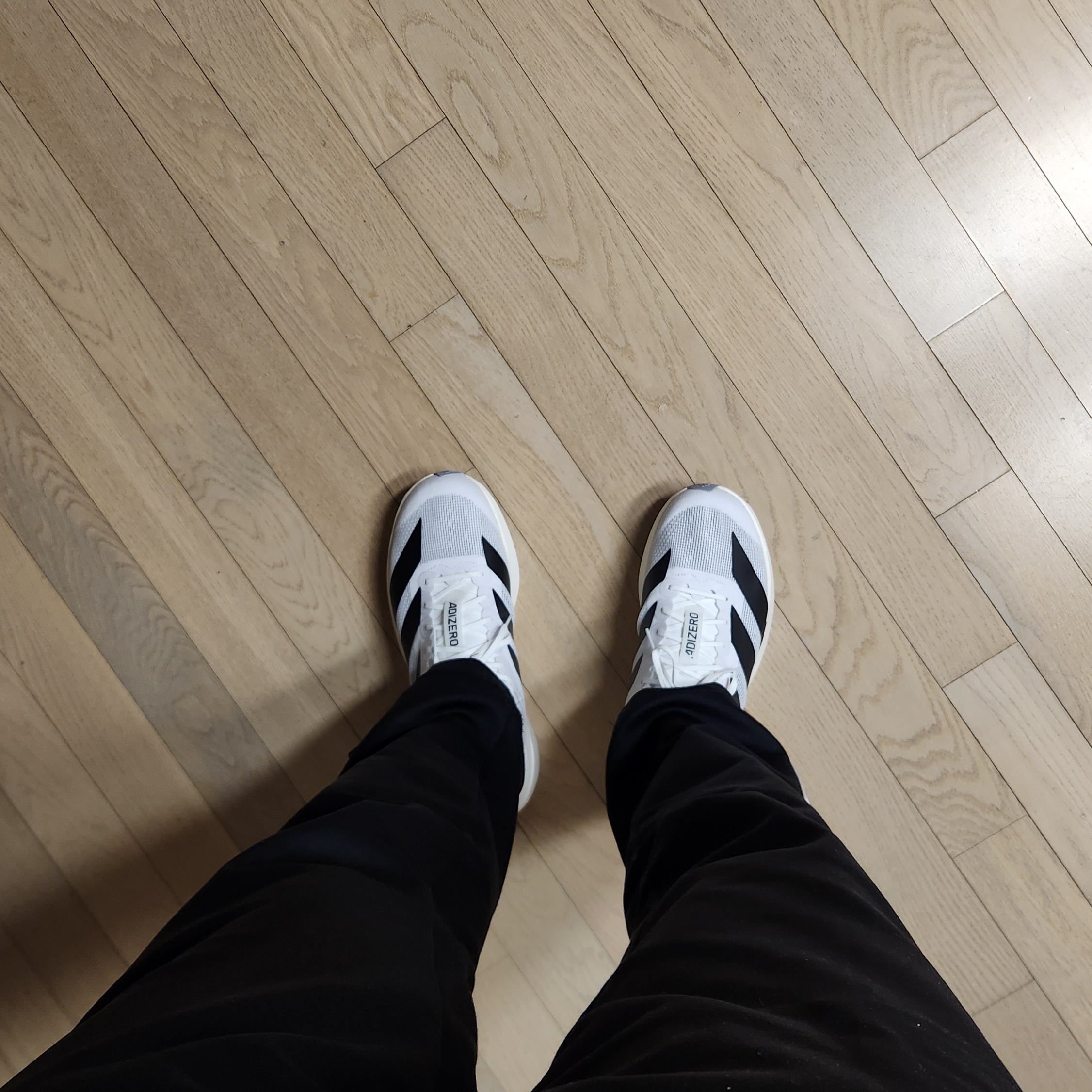Adidas Adizero EVO SL Cloud White Core Black 착용 스타일
