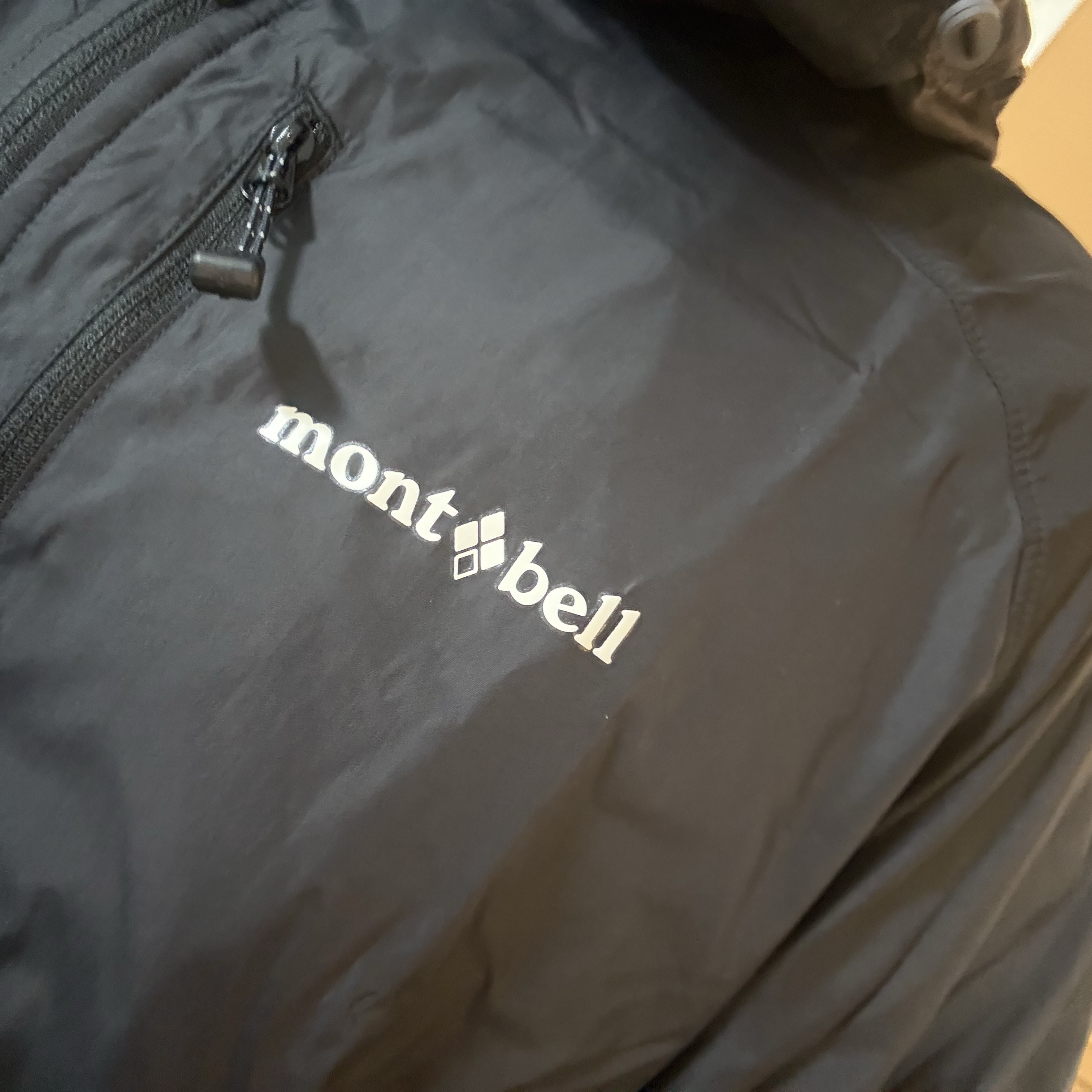 Montbell Wind Blast Hooded Jacket Black 착용 스타일