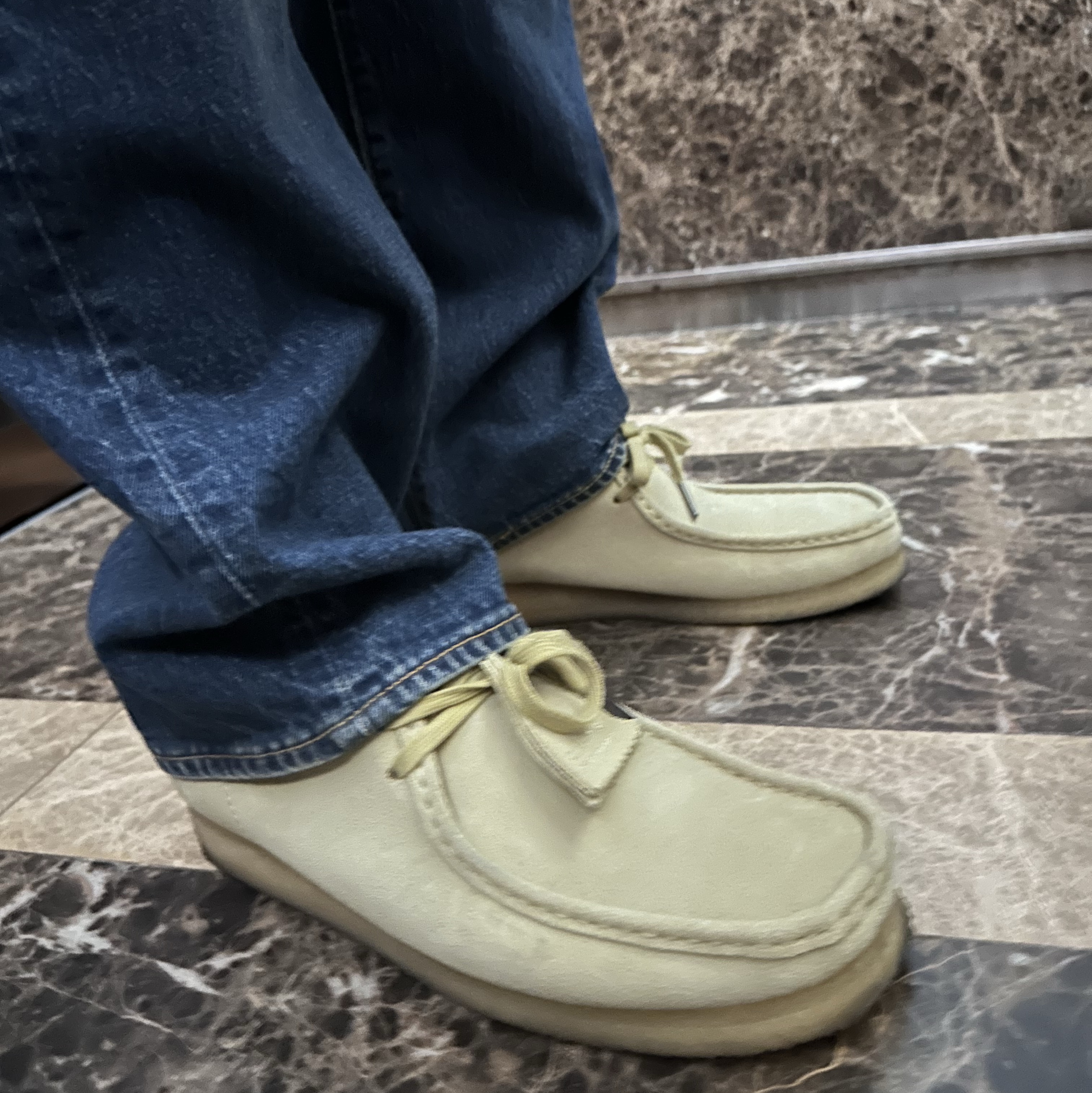 Gentle Monster x Maison Margiela MM011 Clear Black Gradient, Clarks Wallabee Maple Suede 착용 스타일 - 3