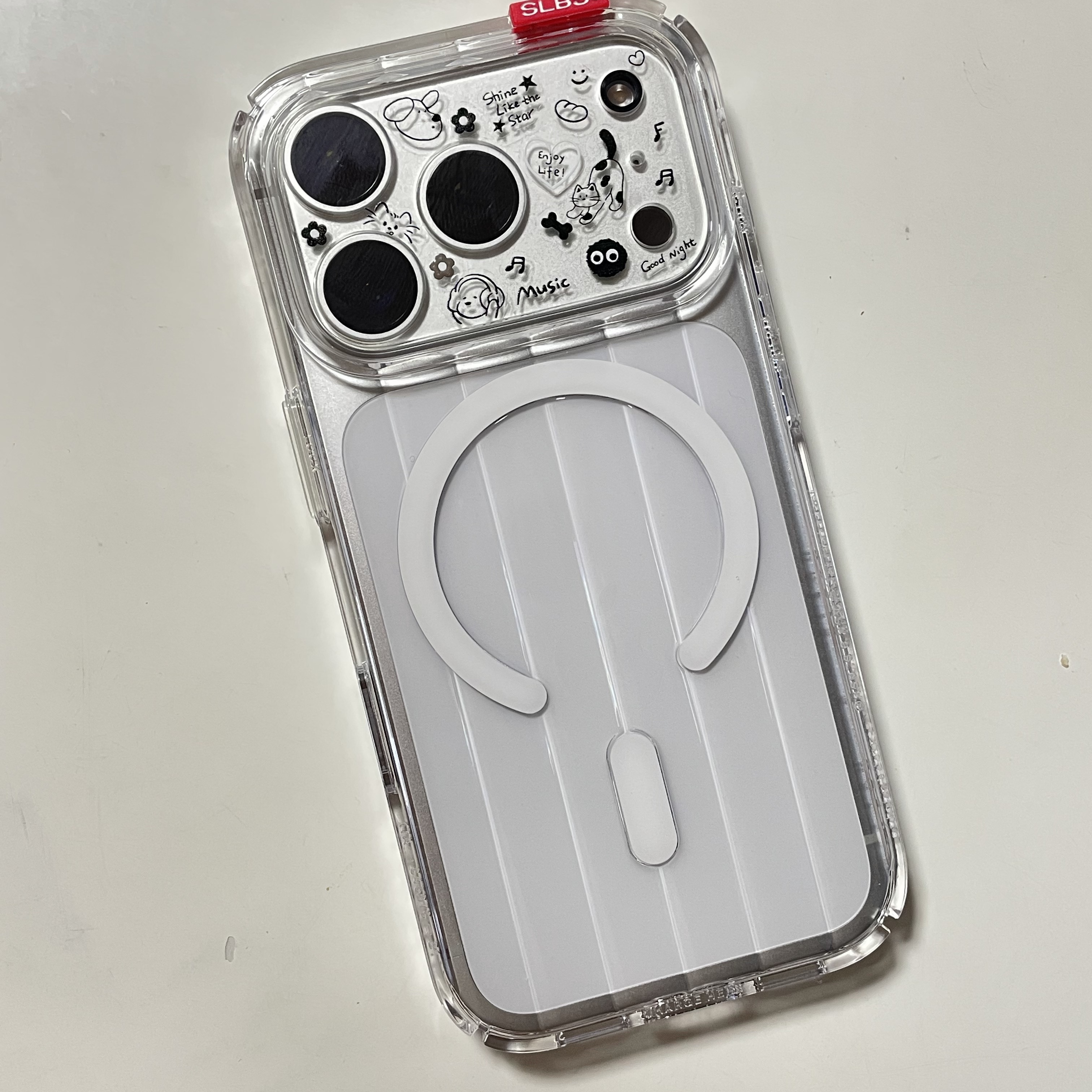 SLBS PRSM Clear Magnet Case for iPhone17 Series 착용 스타일