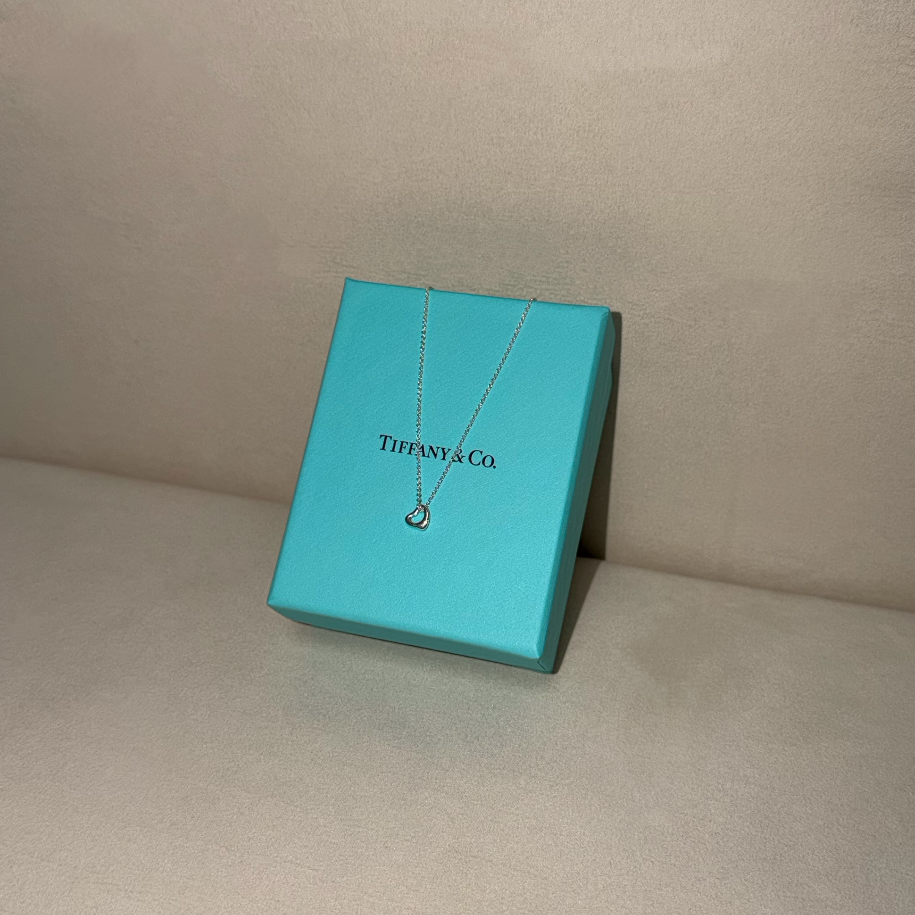 Tiffany & Co. Elsa Peretti Open Heart Pendant 7mm Sterling Silver 착용 스타일