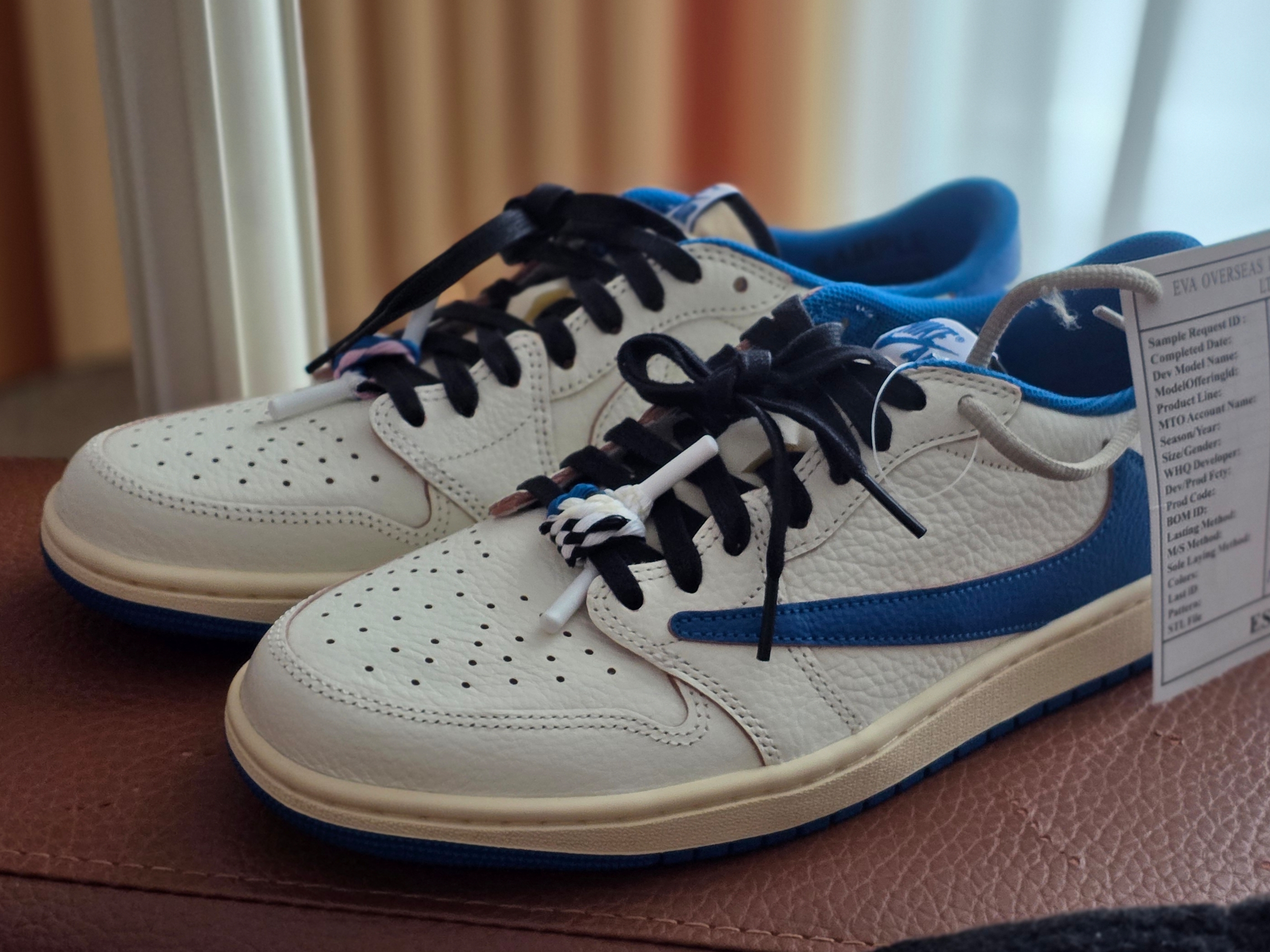 Jordan 1 x Travis Scott x Fragment Retro Low OG SP Sail Military Blue 착용 스타일