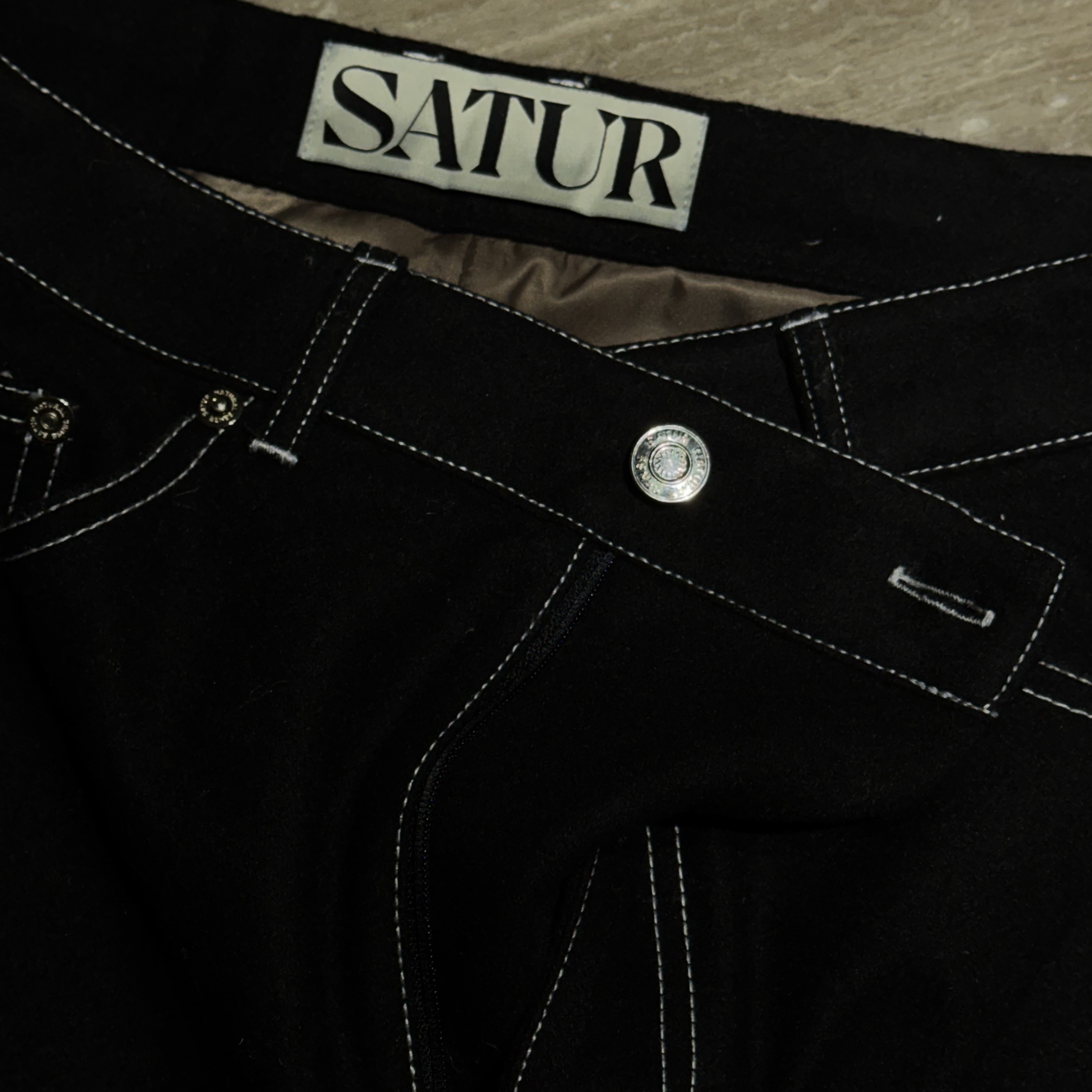 Golden Goose Superstar White Black Heel Tab Sneakers, SATUR Two Tuck Wide Curved Cotton Pants Black 착용 스타일 - 2