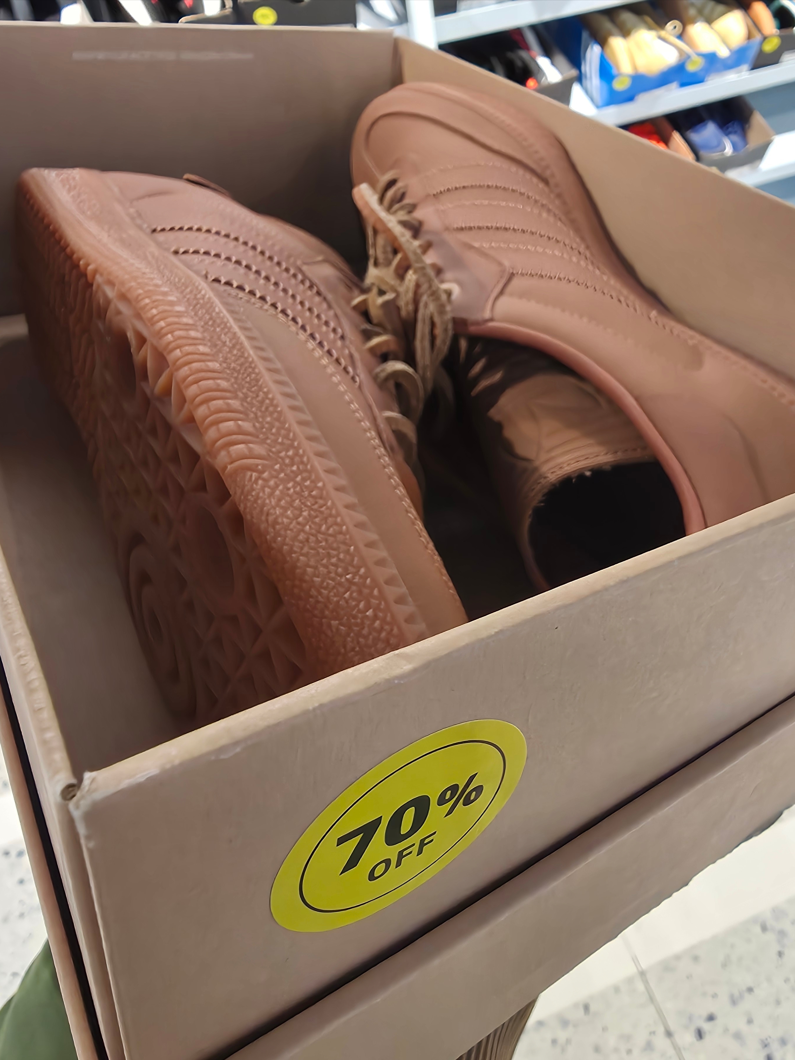 Adidas x Pharrell Williams Humanrace Samba Terracotta 착용 스타일