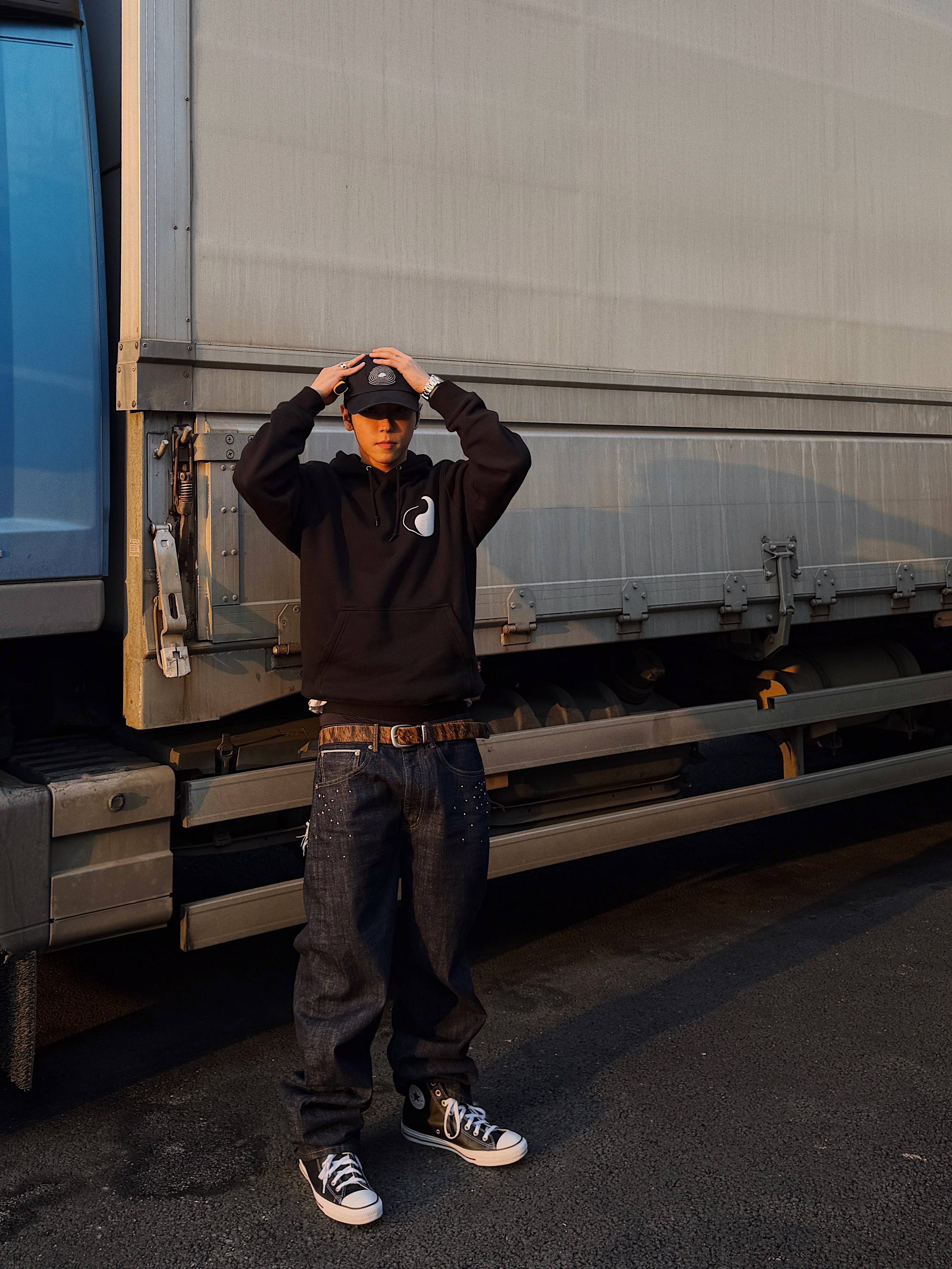 Stussy x Our Legacy Work Shop Drop Shadow Pigment Dyed Hoodie Black, Converse Chuck Taylor All Star Hi Leather Black 착용 스타일 - 6