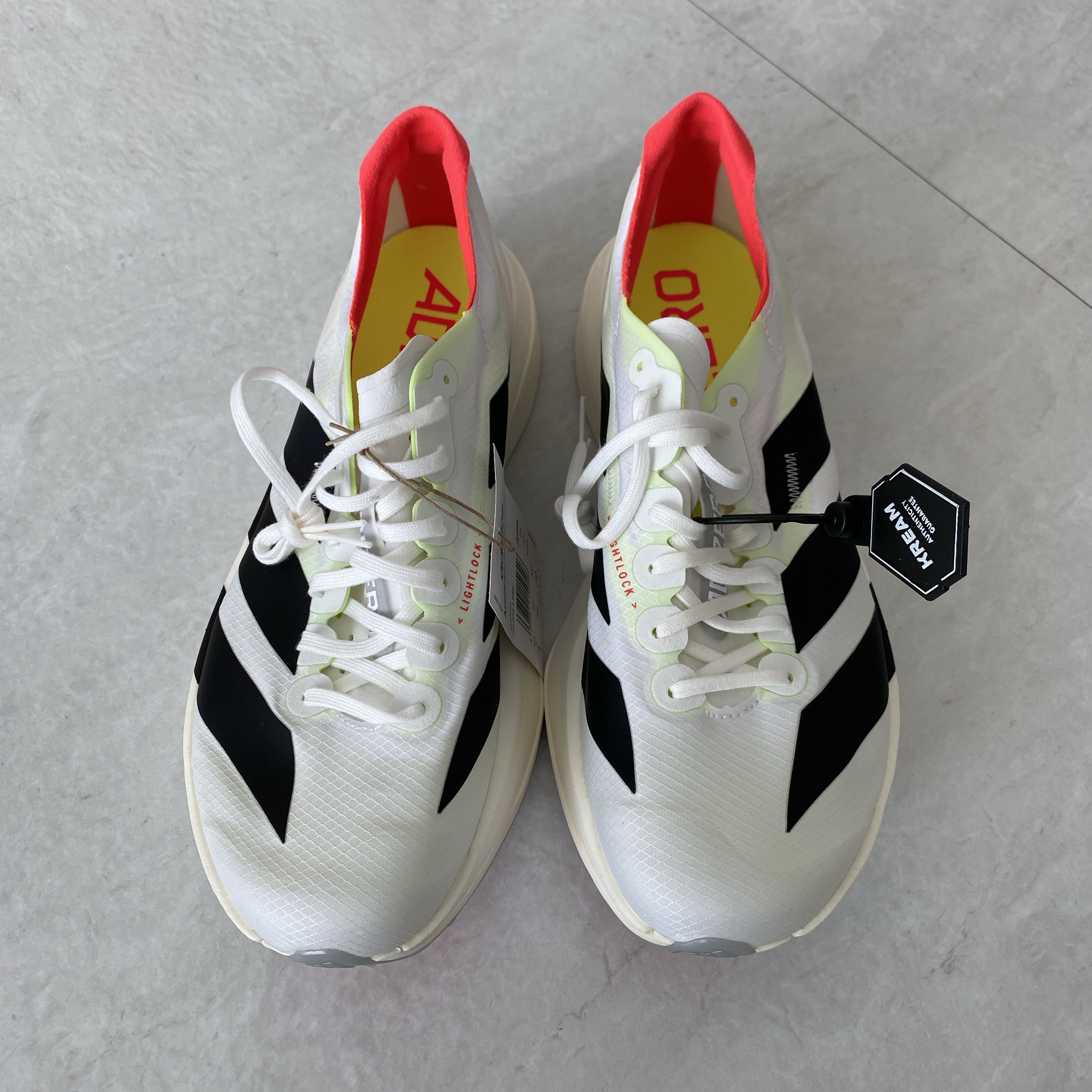 Adidas Adizero Adios Pro 4 Cloud White Core Black 착용 스타일 - 2