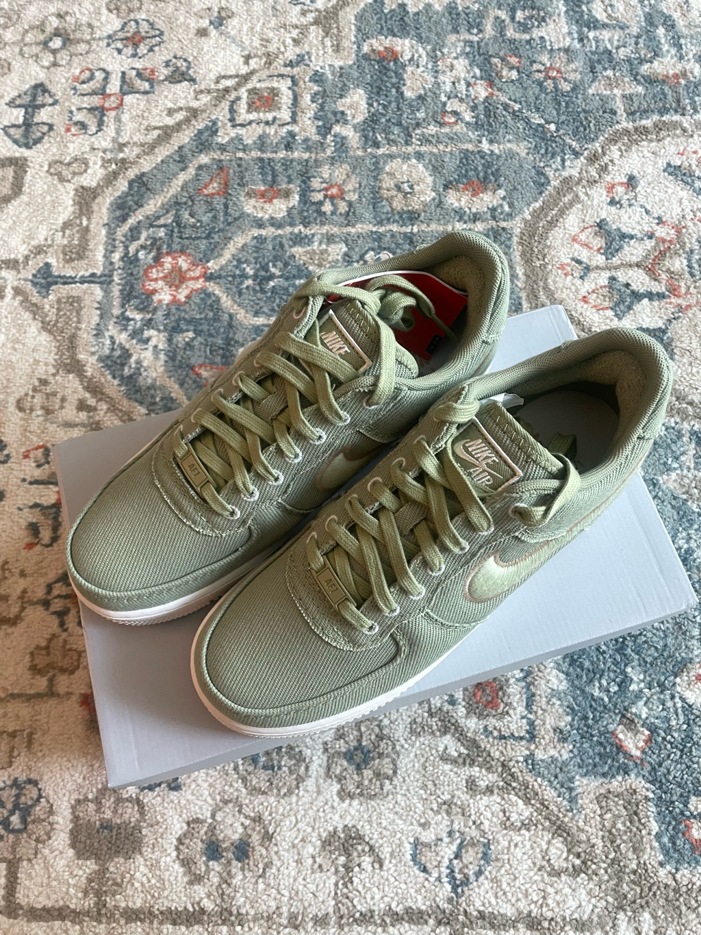 Nike Air Force 1 Low Canvas Dusty Olive Olive Aura 착용 스타일 - 3