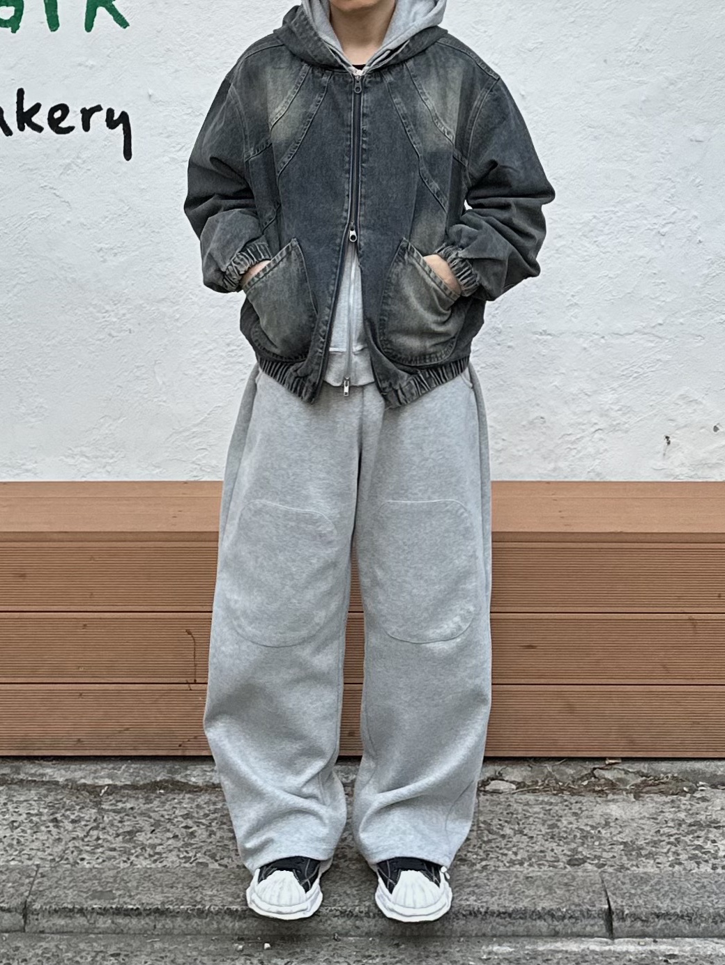 Maison Mihara Yasuhiro Blakey OG Sole Canvas Low-top Sneakers Black White, Maison Mihara Yasuhiro Blakey OG Sole Leather Low-top Sneakers Black 착용 스타일 - 1