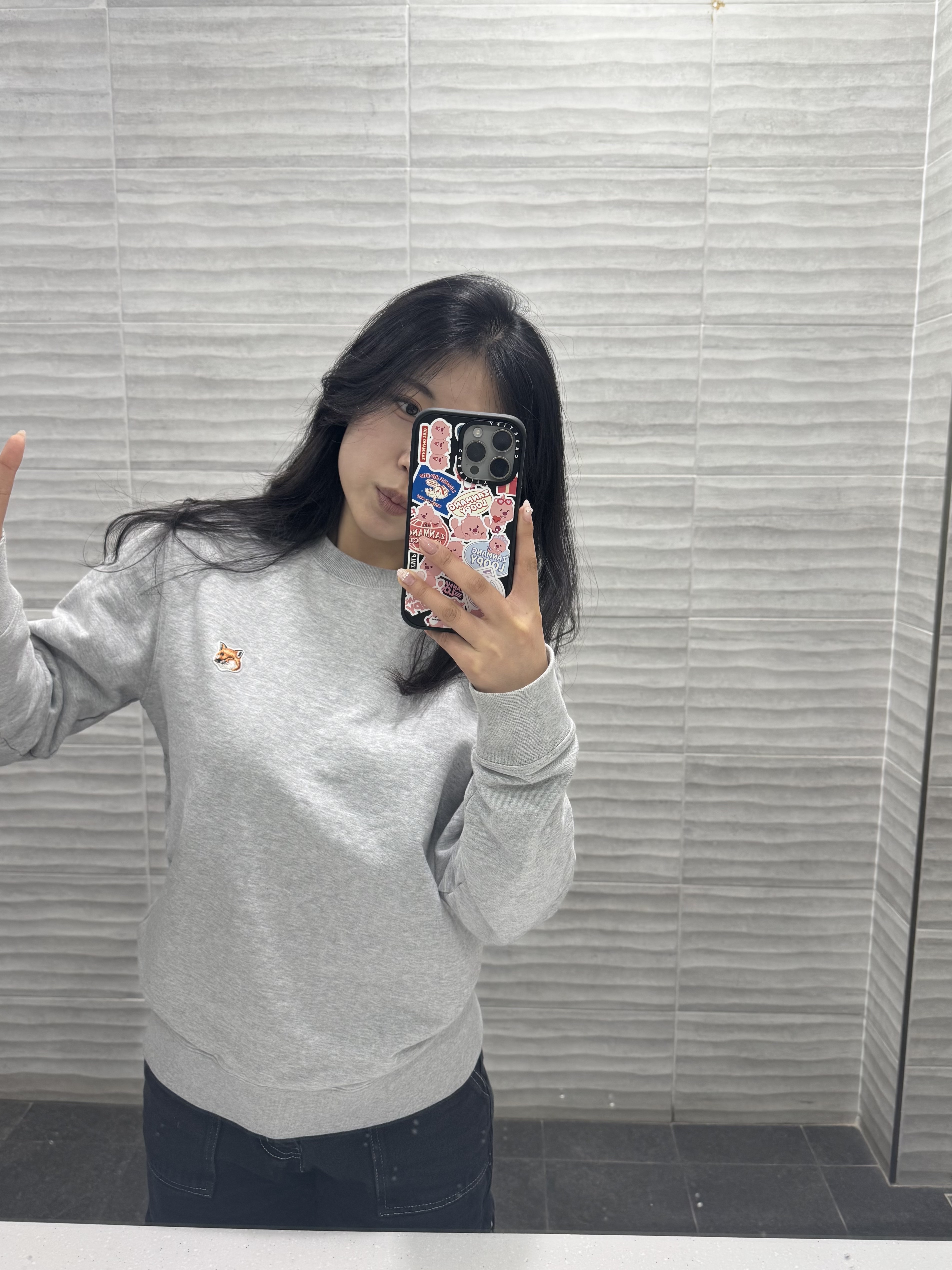 Maison Kitsune Fox Head Patch Regular Sweatshirt Light Grey Melange 착용 스타일 - 2