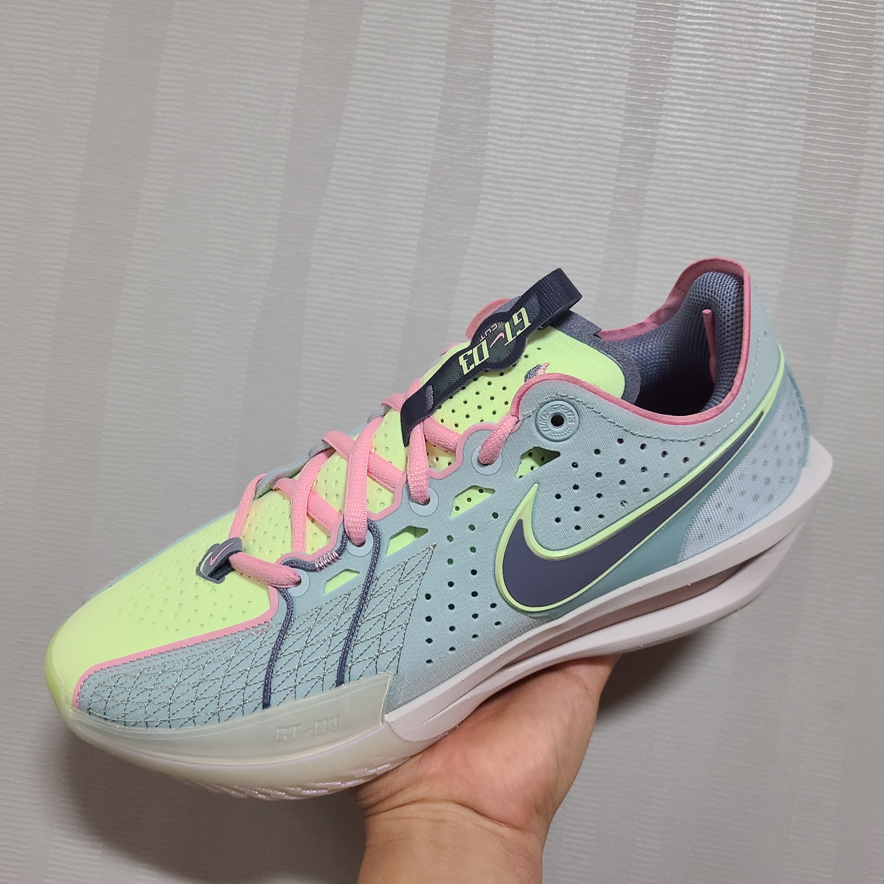 Nike Air Zoom G.T. Cut 3 EP Glacier Blue Barely Volt 착용 스타일