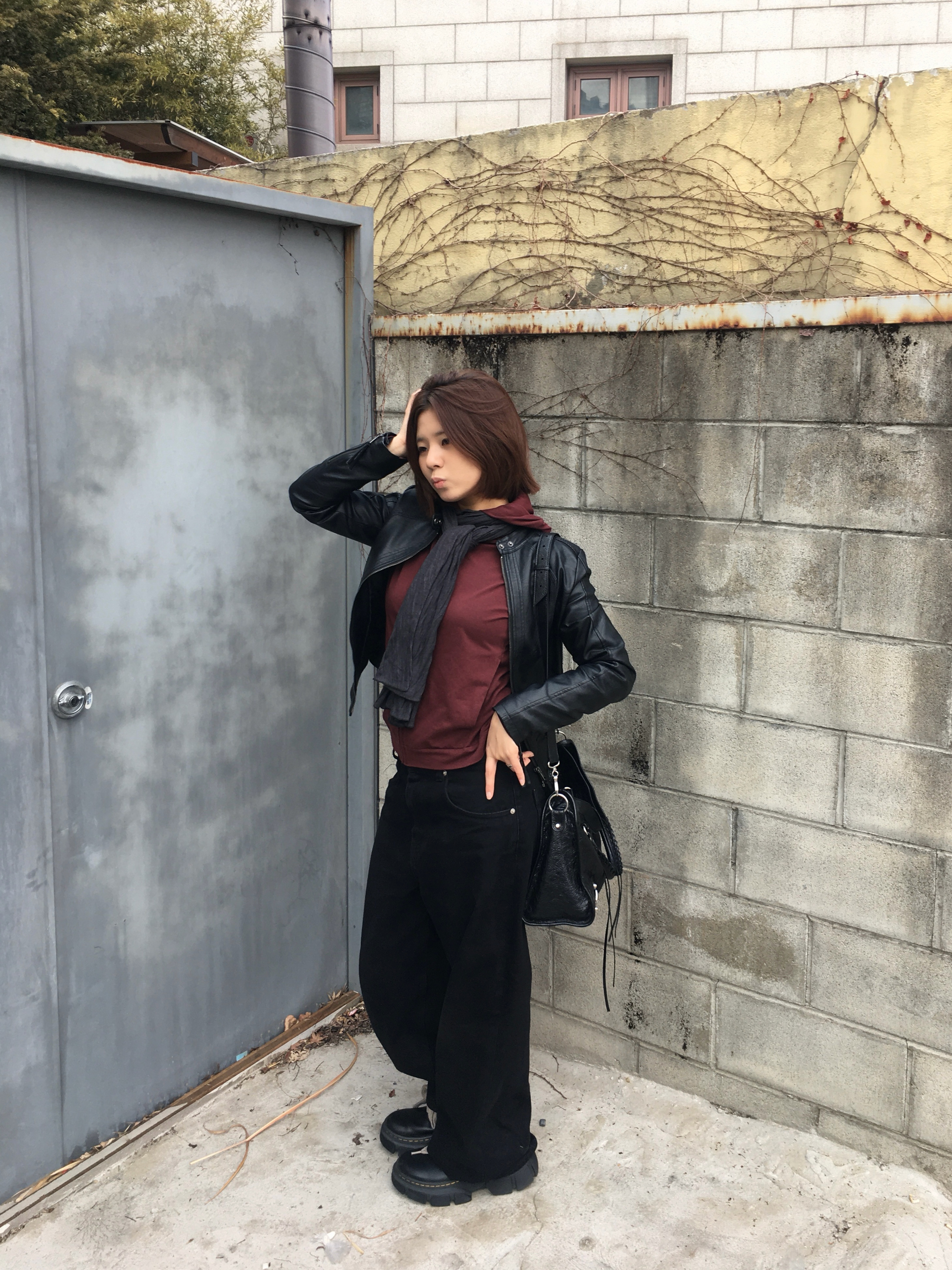 Dr. Martens x Rick Owens 1460 DMXL Jumbo Lace Boots Black, Balenciaga Le City Medium Bag Black Silver 착용 스타일 - 1
