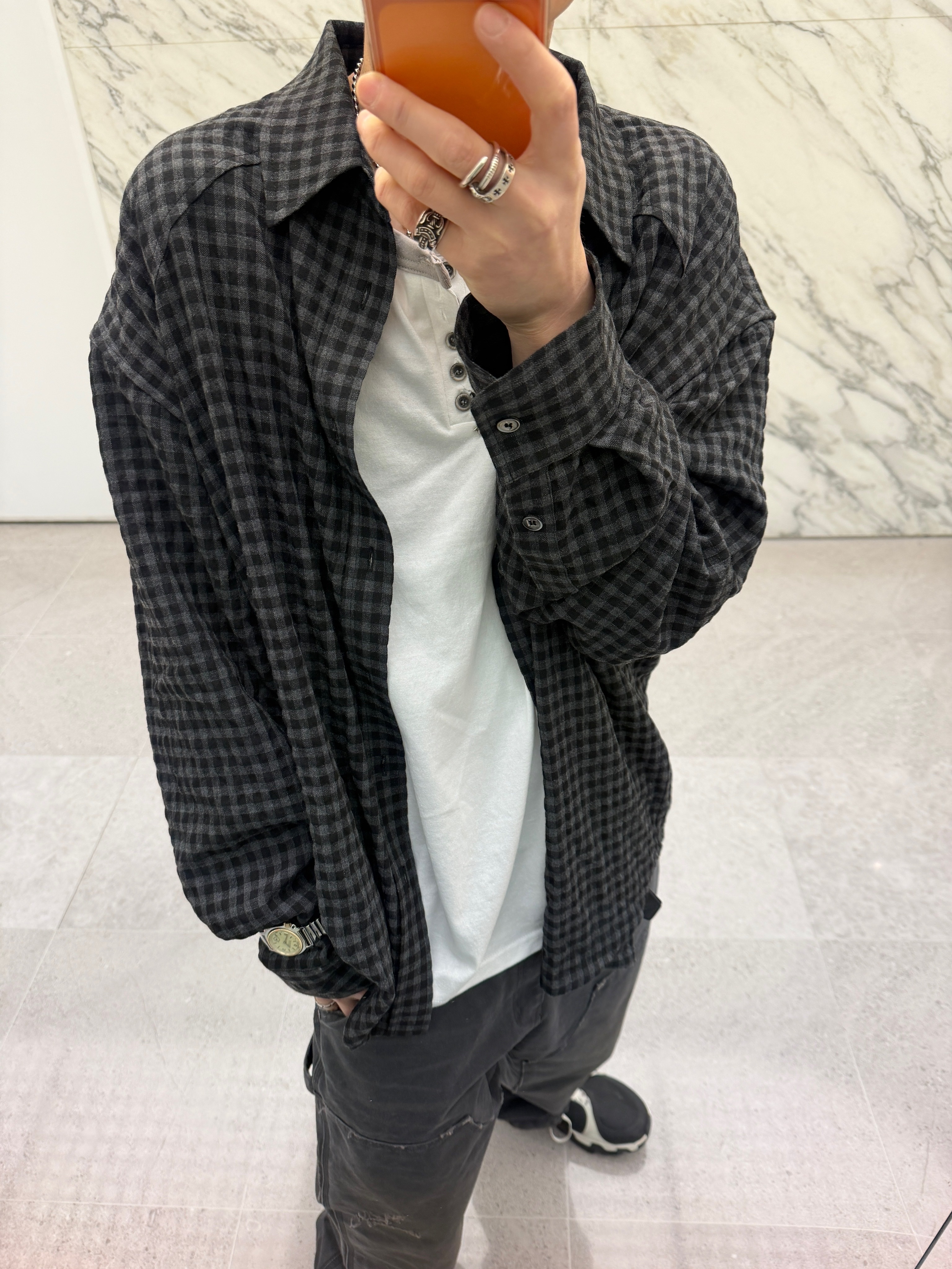 Hono Report Raglan Henley neck Long Sleeve Beige 착용 스타일 - 1