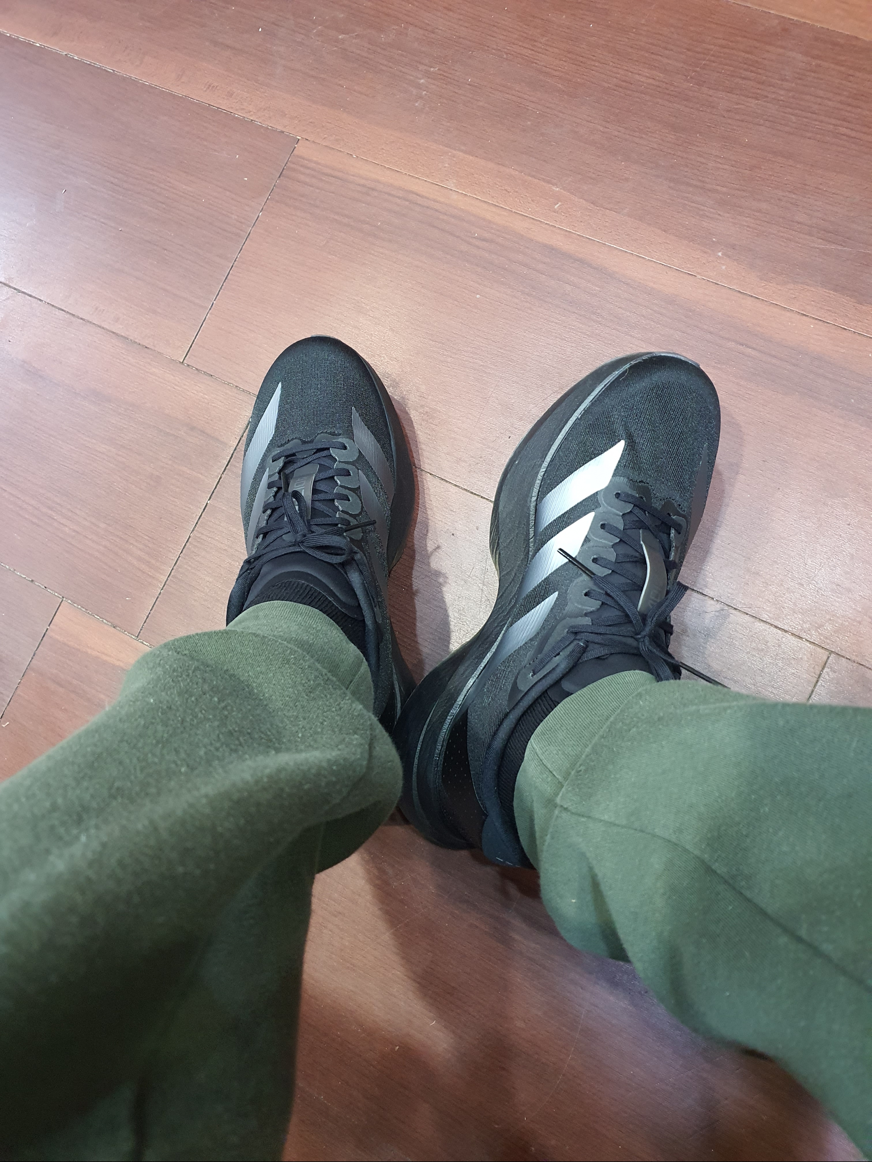 Adidas Adizero EVO SL Core Black Iron Metallic 착용 스타일 - 3
