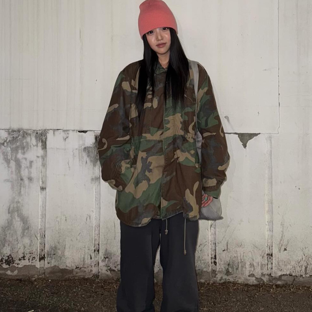 Thevinylhouse Damaged Sweat Pants Charcoal 착용 스타일