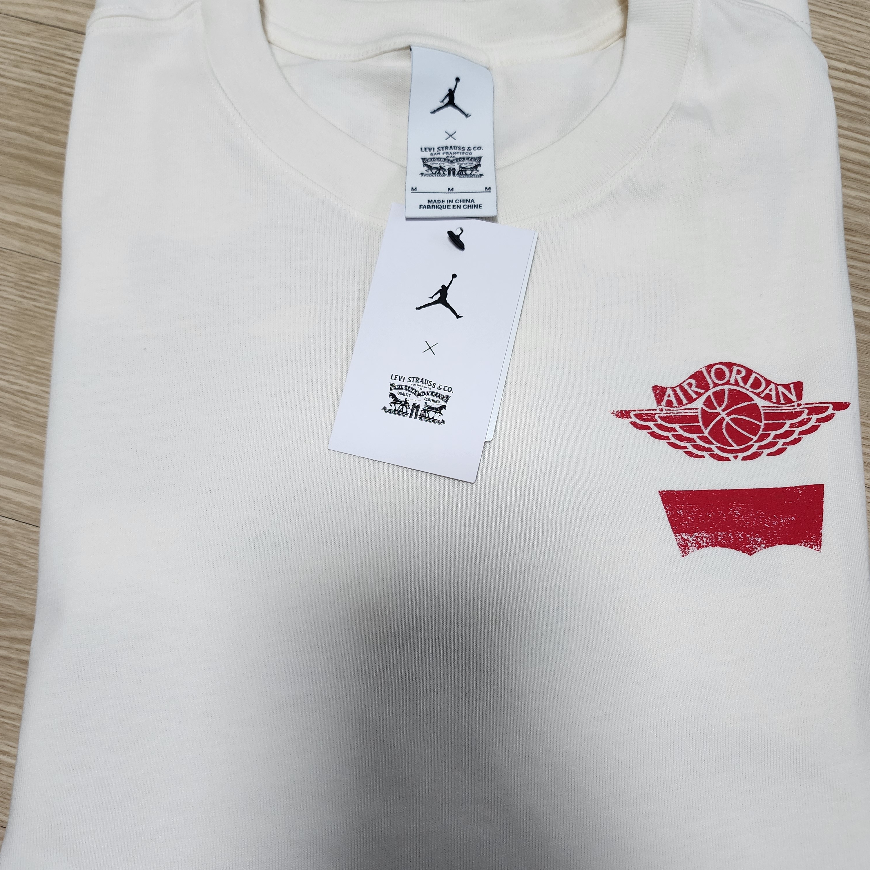 Jordan x Levi's Long Sleeve T-Shirt Pale Ivory (IM6730-110) 착용 스타일