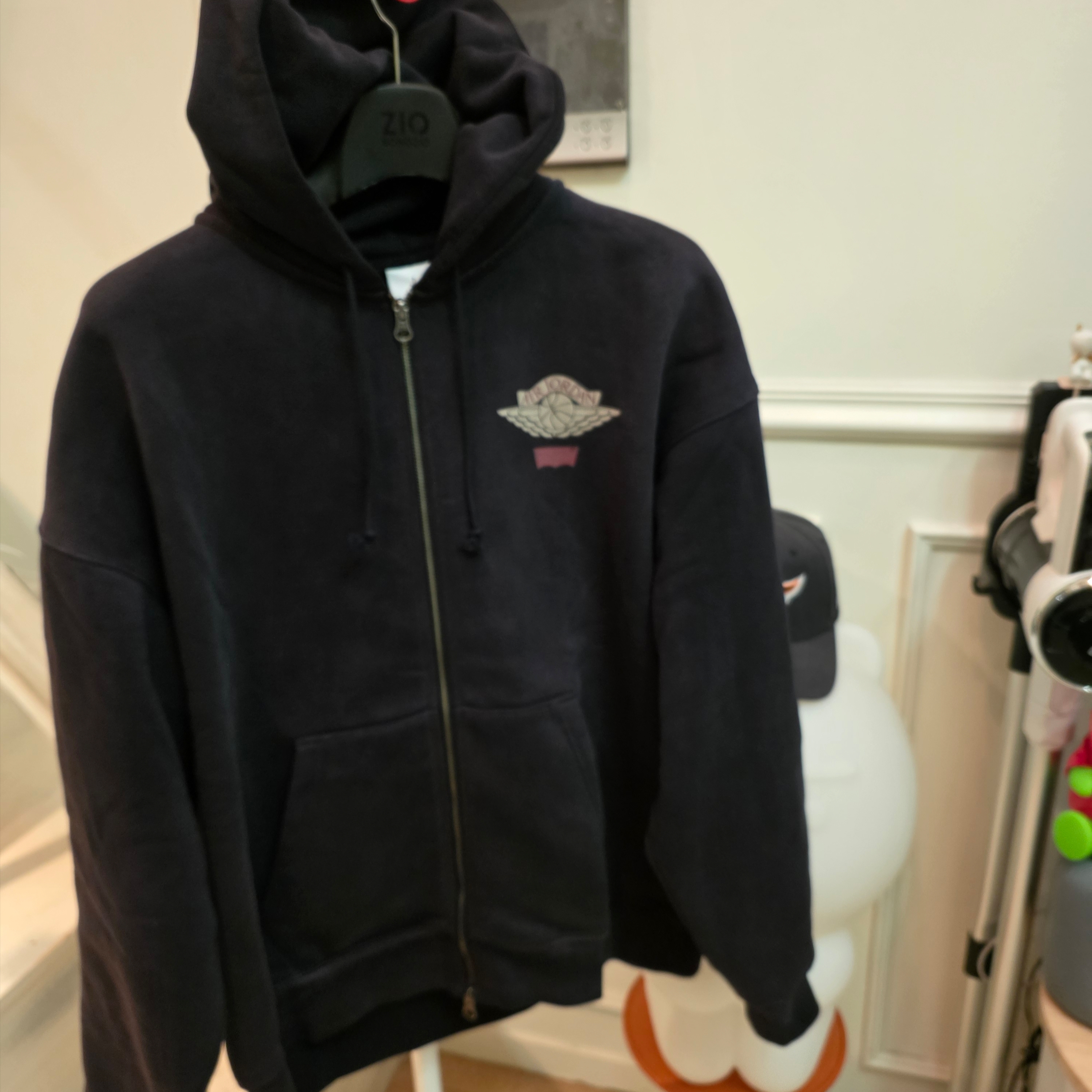Jordan x Levi's Full Zip Hoodie Black (IM6734-010) 착용 스타일 - 5