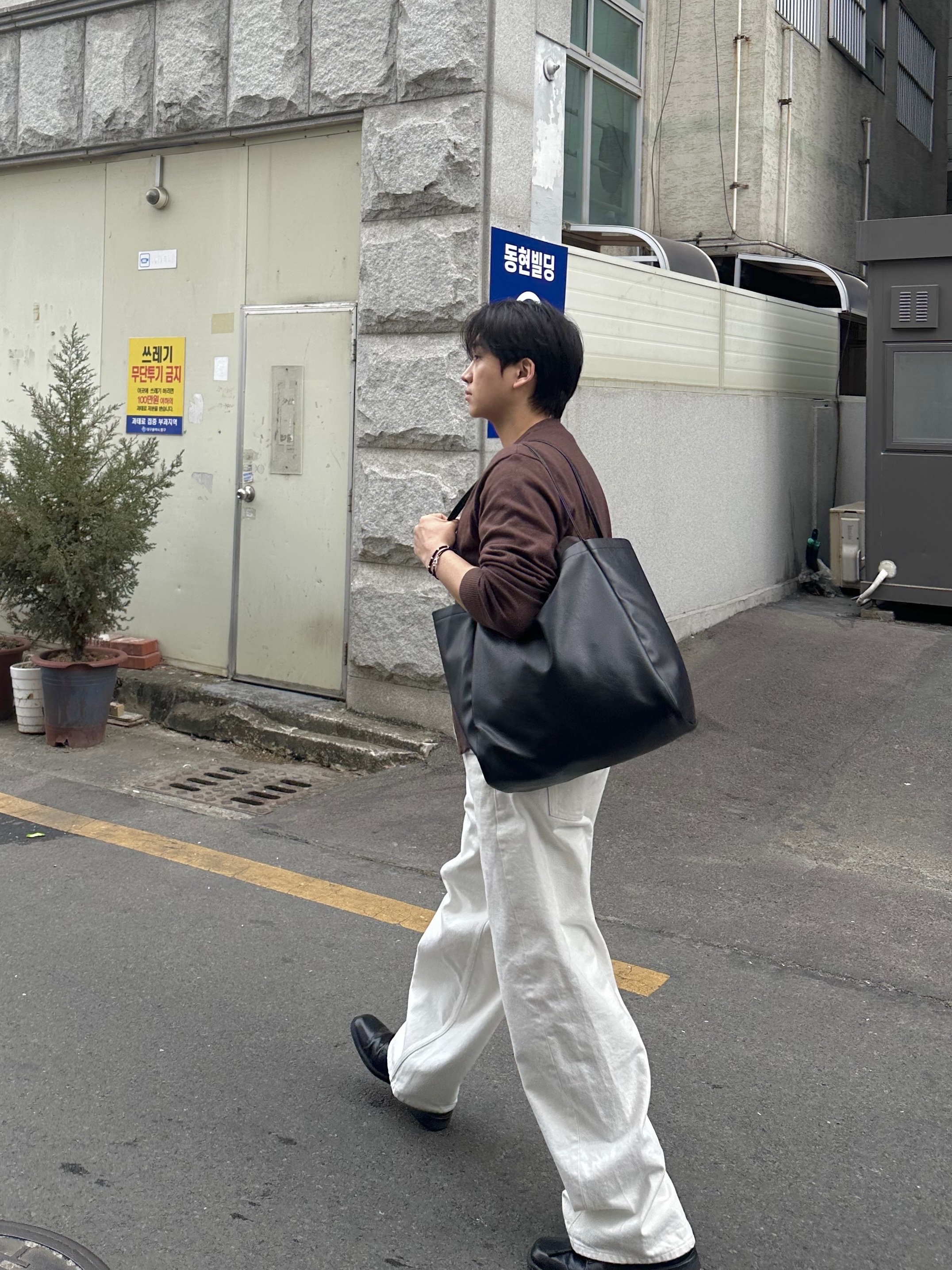 noun Wide Curved Denim Pants White 착용 스타일 - 1