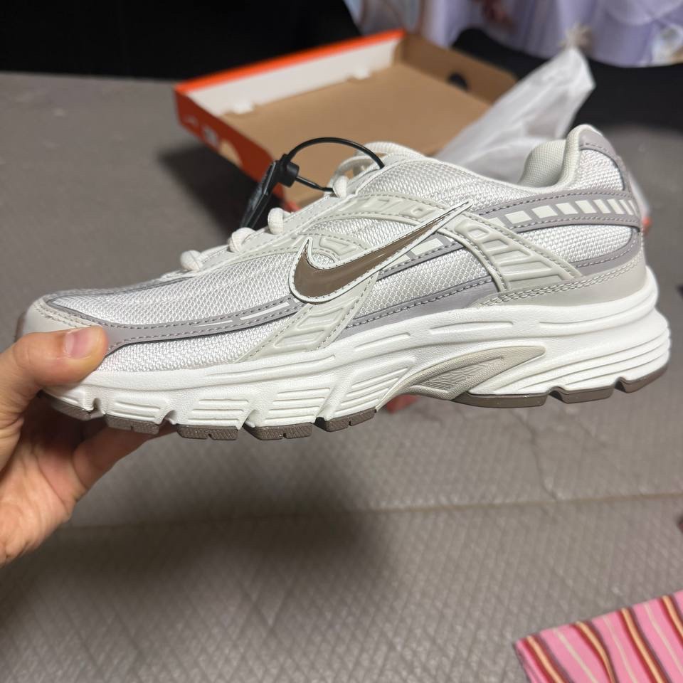 (W) Nike Initiator Phantom Light Bone 착용 스타일 - 1